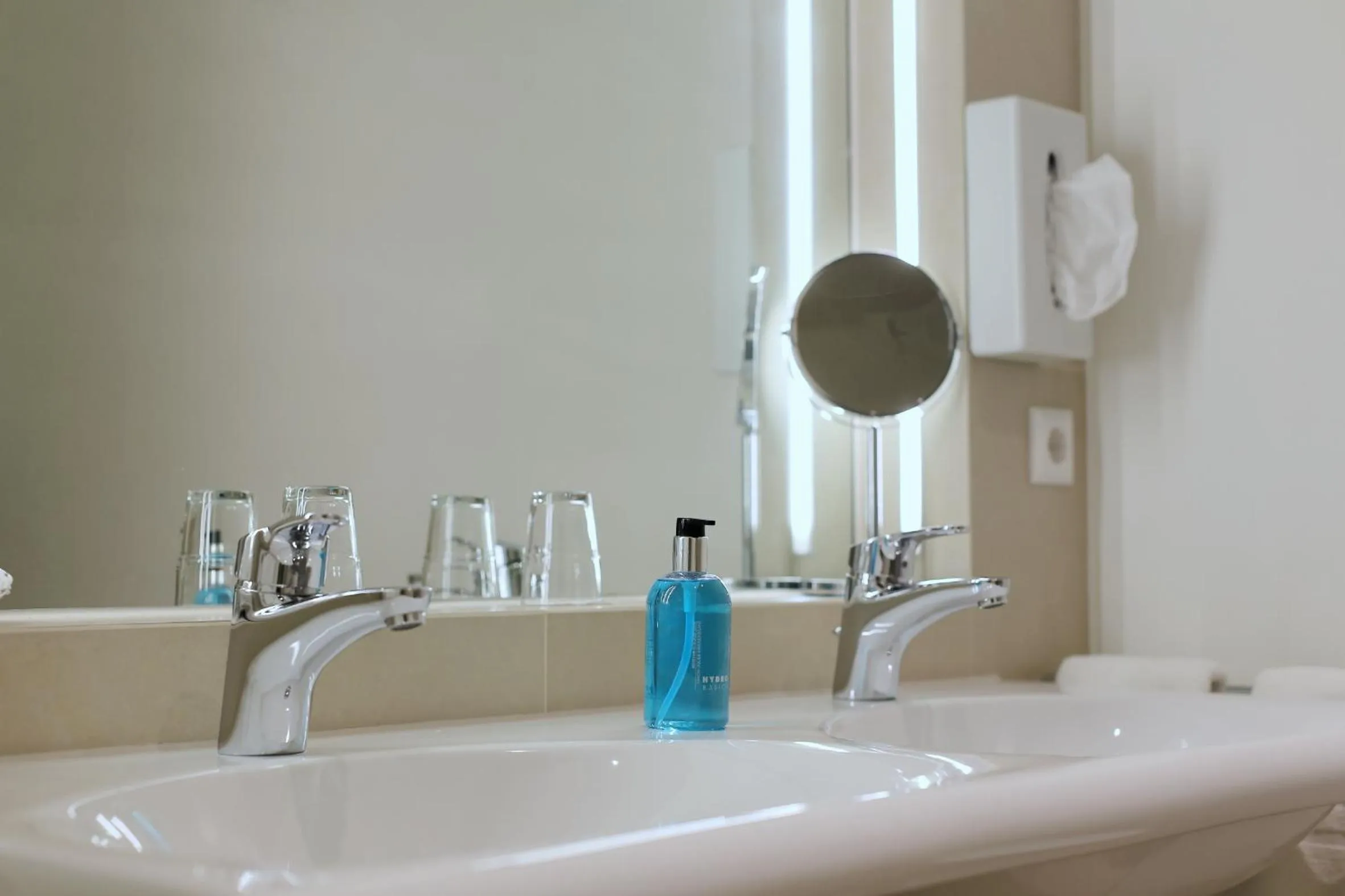 Shower in Hotel Hirschen