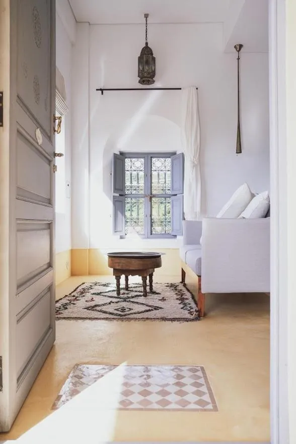 Photo of the whole room, Bed in Riad Lamp