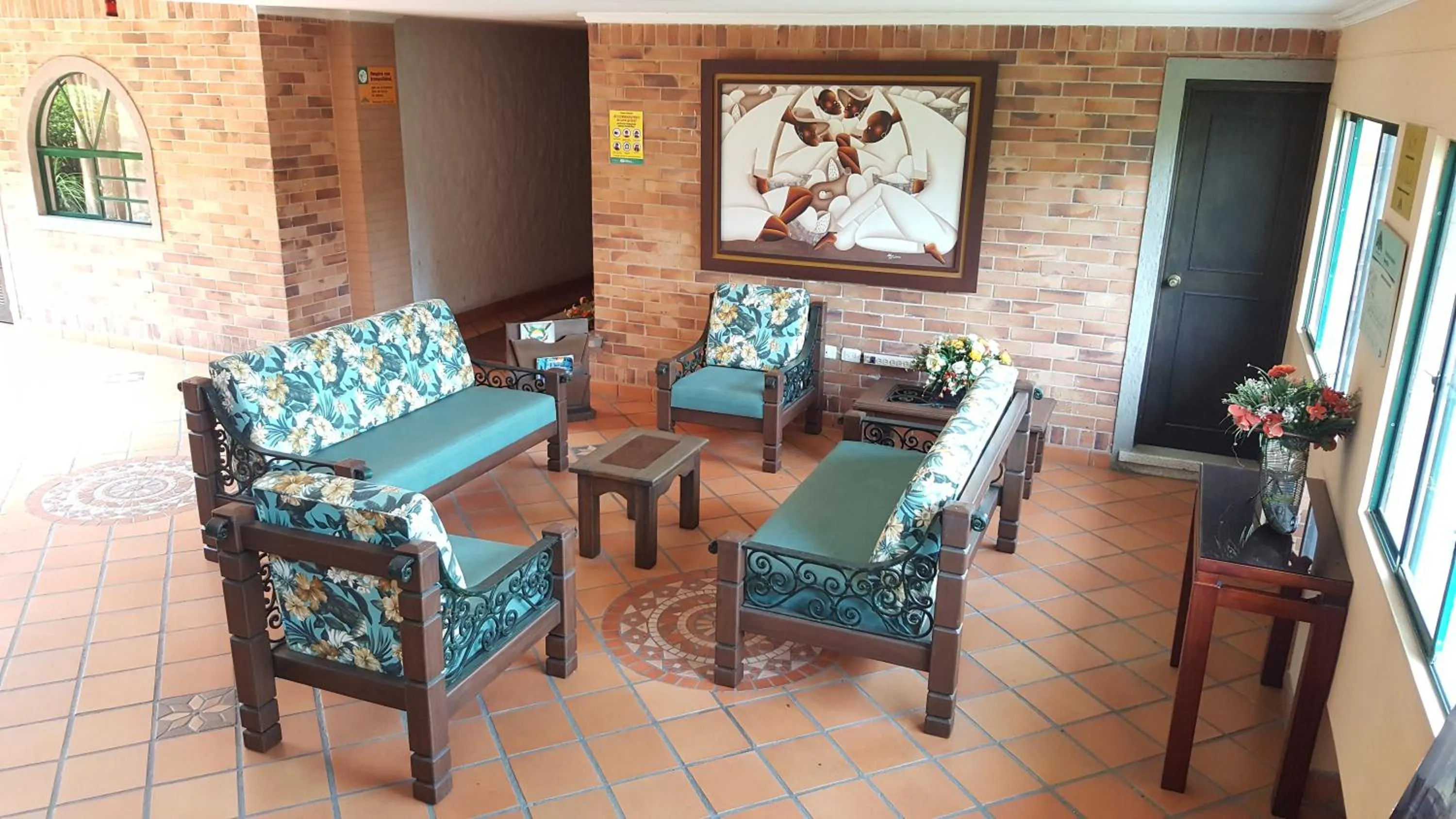 Seating area in Hotel Palmera Real