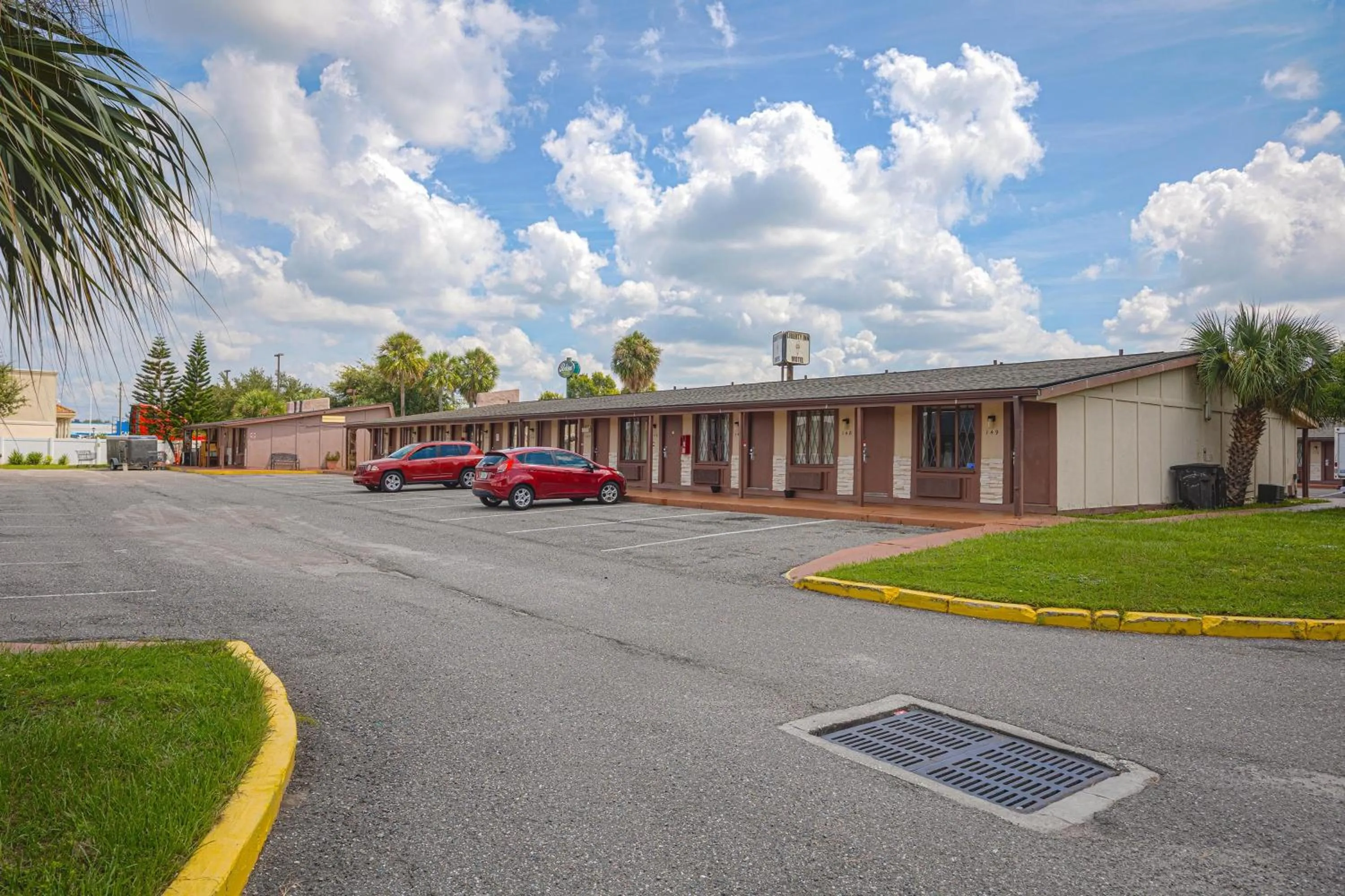 Facade/entrance in Liberty Garden Inn by OYO Kissimmee near Disney World
