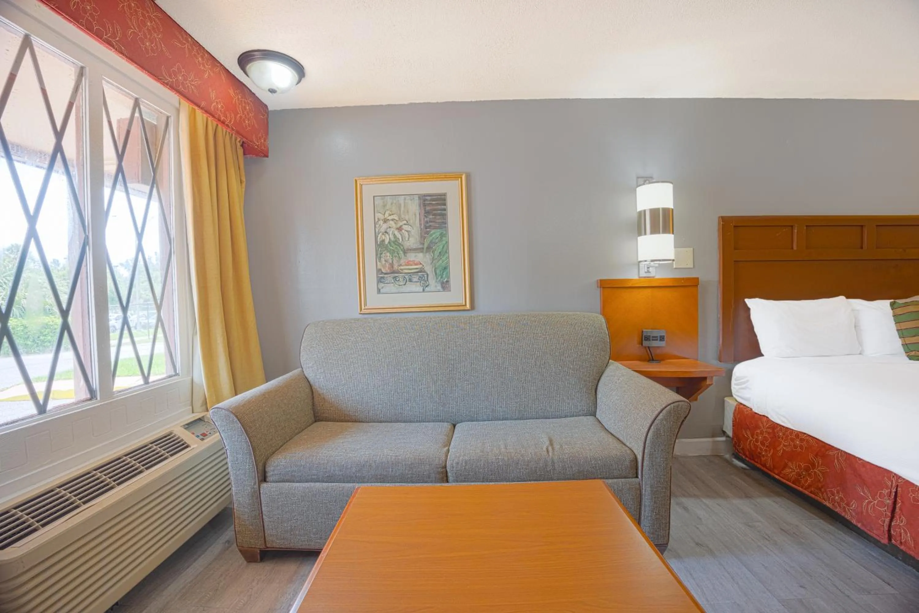 Seating area, Bed in Liberty Garden Inn by OYO Kissimmee near Disney World