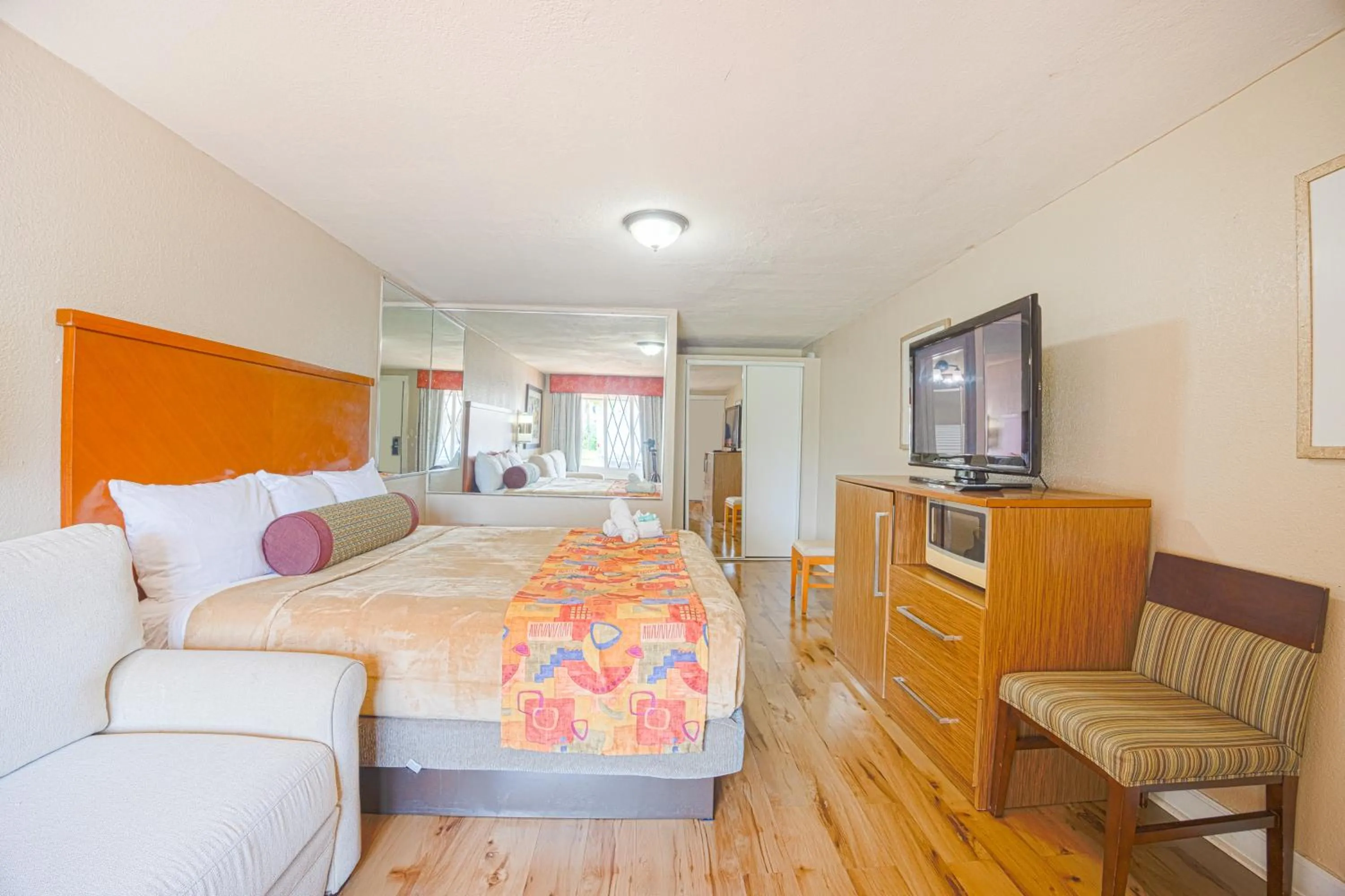 Bedroom, Bed in Liberty Garden Inn by OYO Kissimmee near Disney World