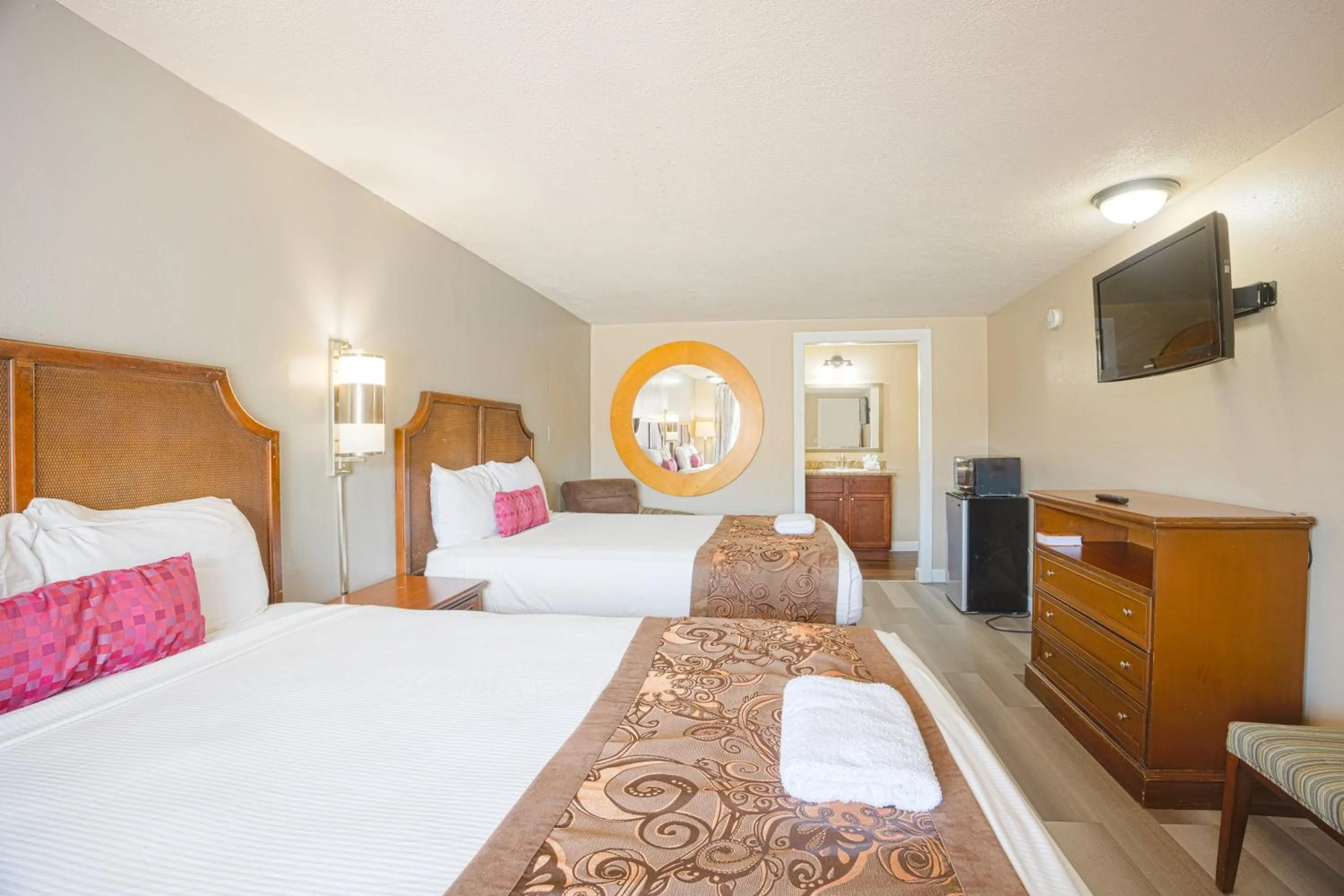 Bedroom, Bed in Liberty Garden Inn by OYO Kissimmee near Disney World