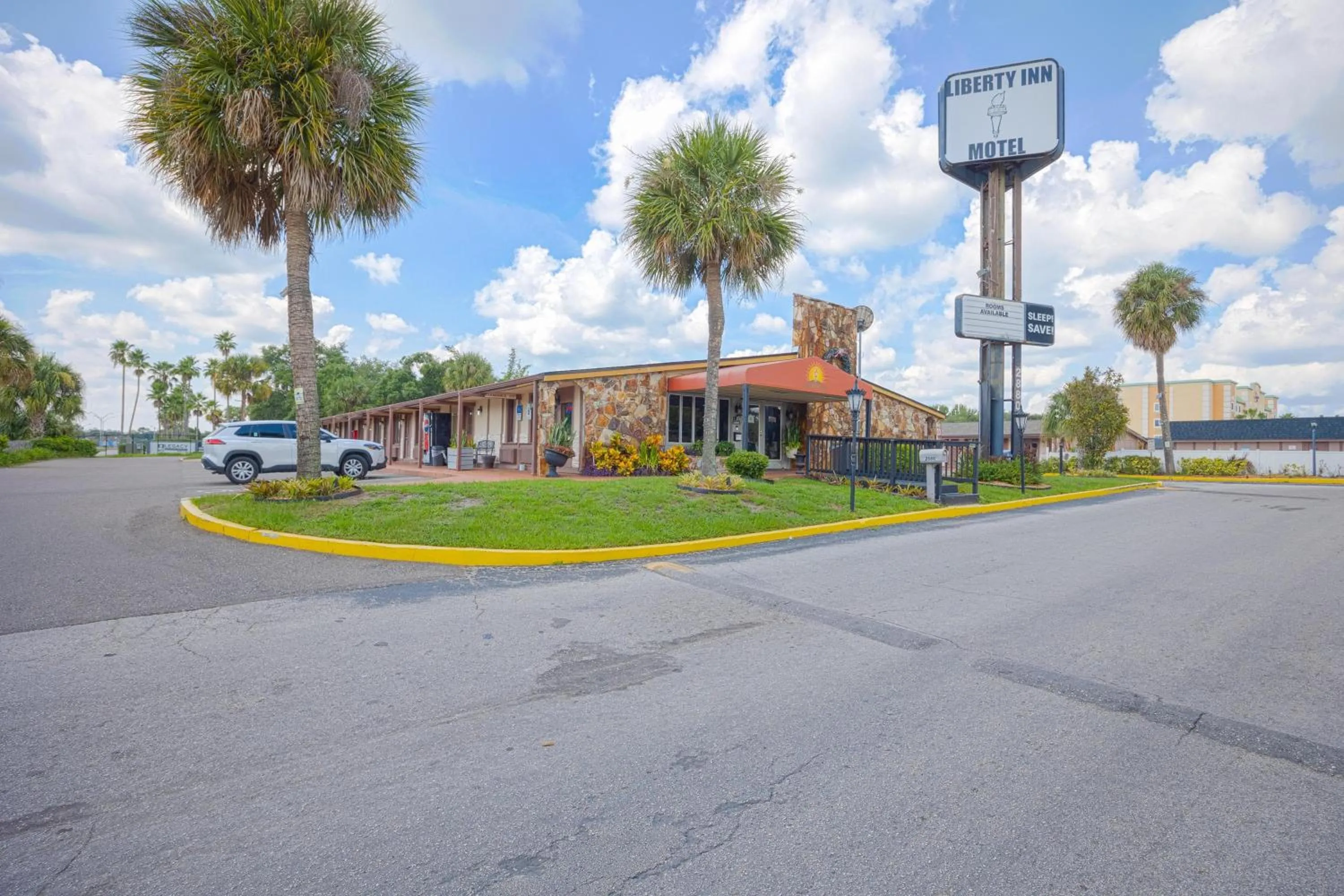 Facade/entrance in Liberty Garden Inn by OYO Kissimmee near Disney World
