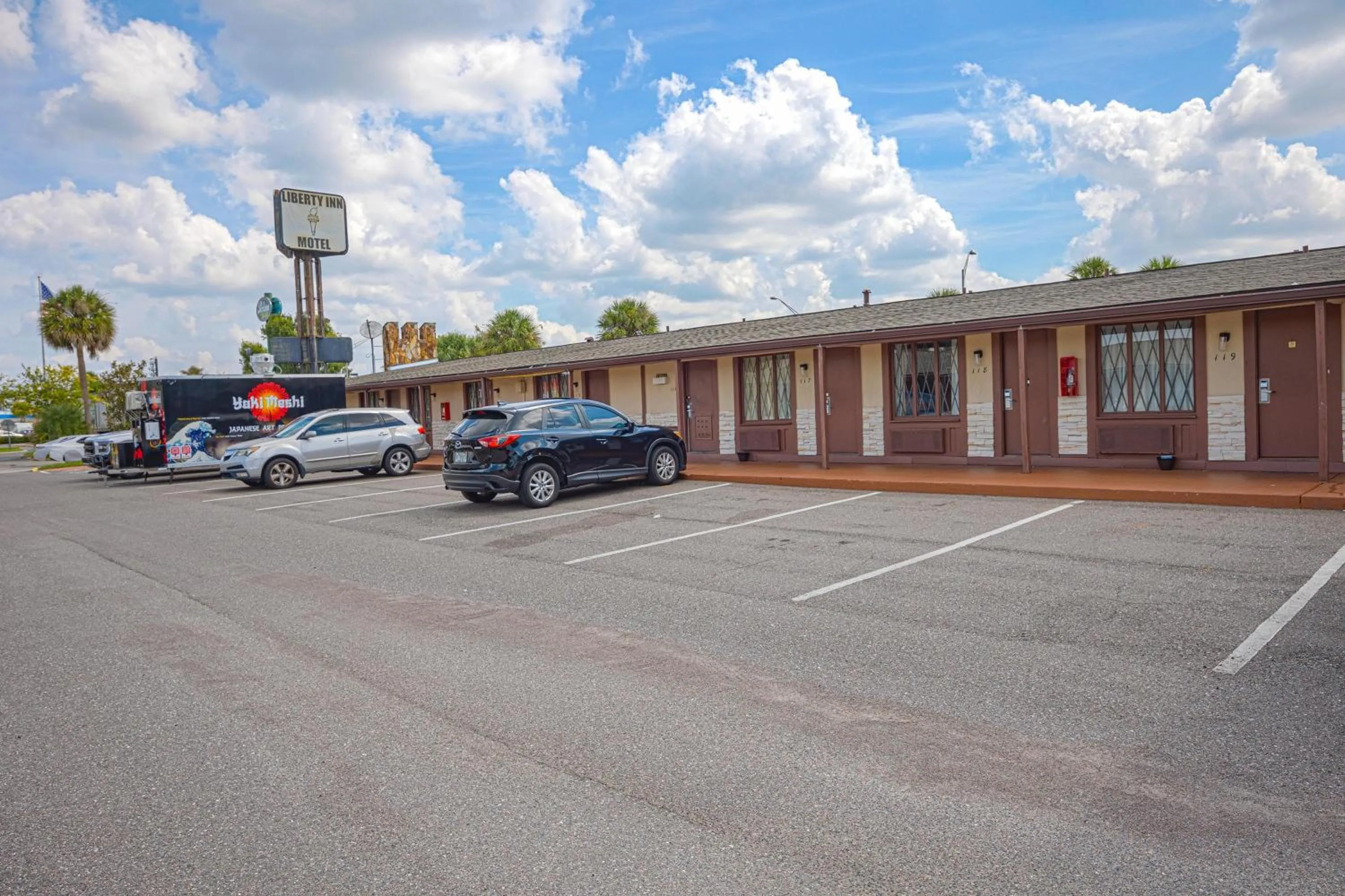 Facade/entrance in Liberty Garden Inn by OYO Kissimmee near Disney World