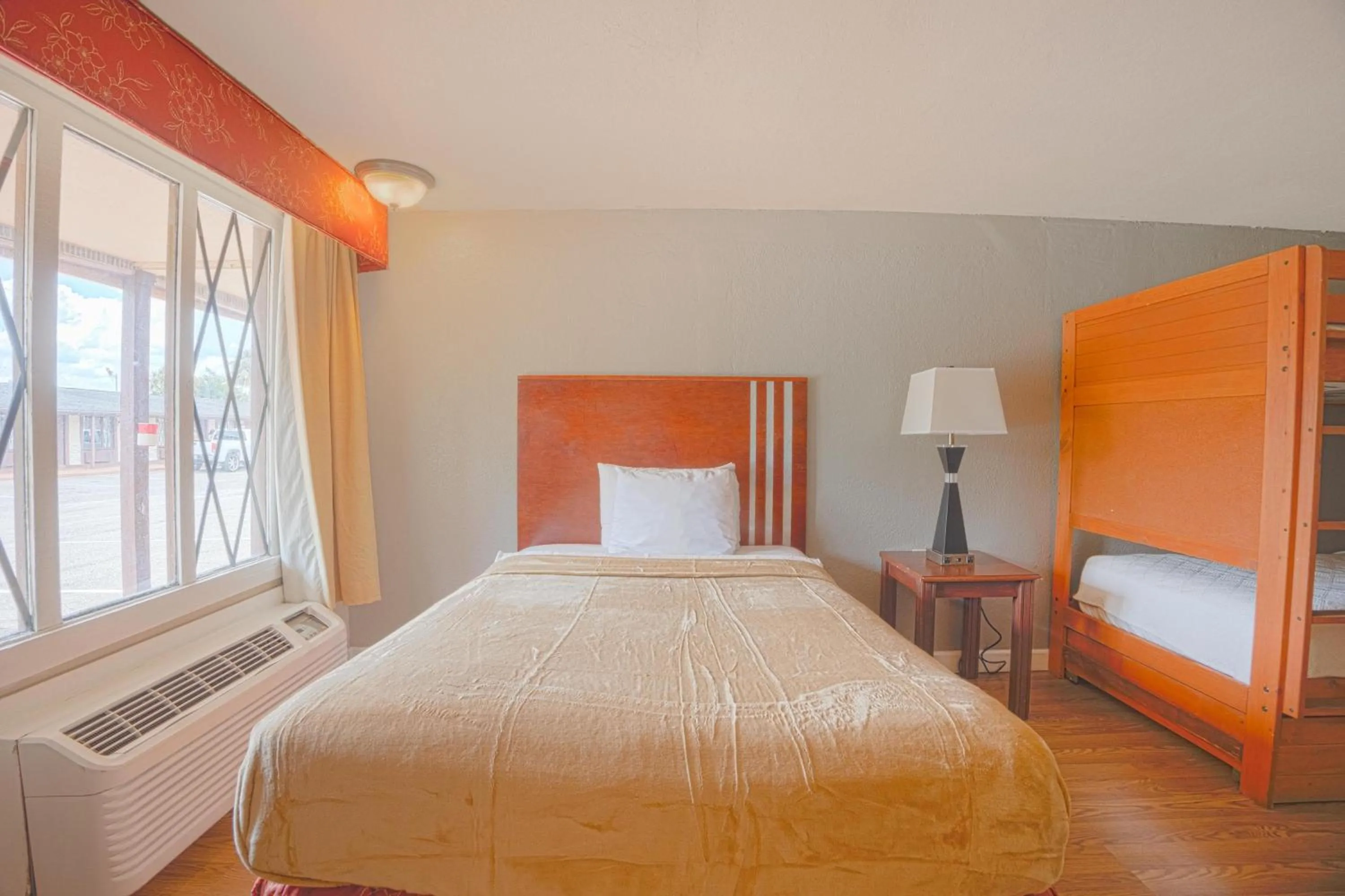 Bedroom, Bed in Liberty Garden Inn by OYO Kissimmee near Disney World