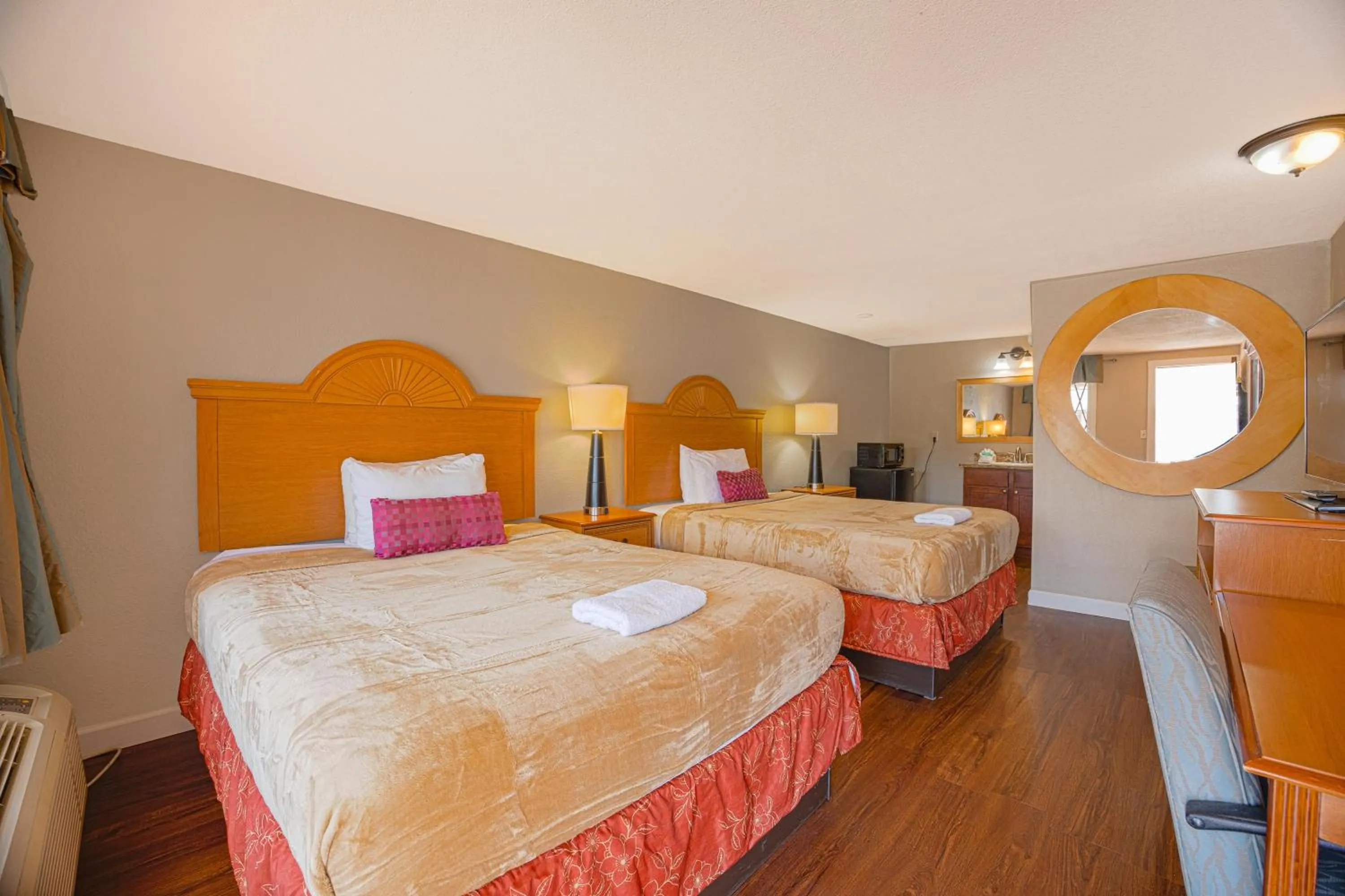 Bedroom, Bed in Liberty Garden Inn by OYO Kissimmee near Disney World