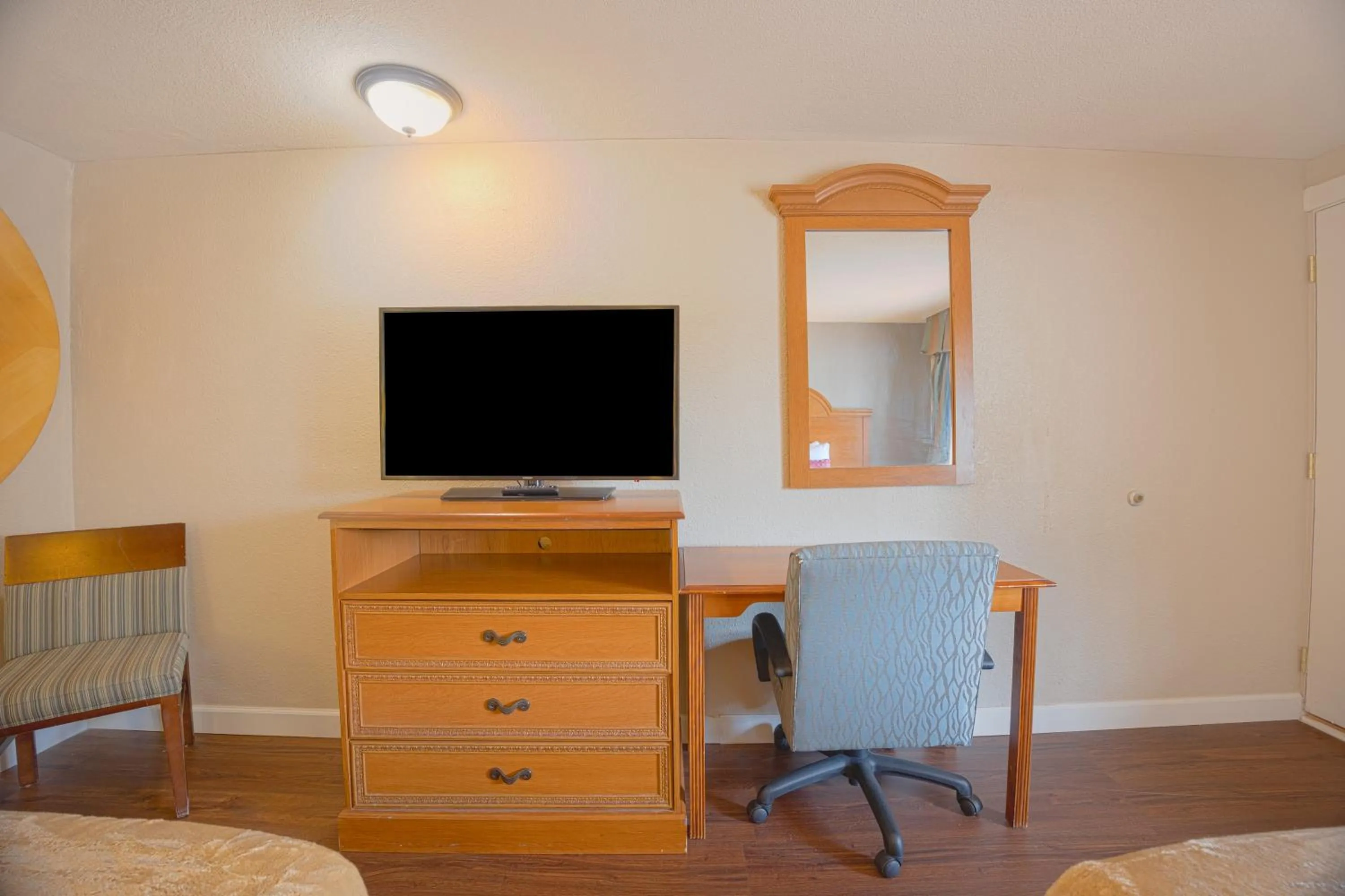 Bedroom in Liberty Garden Inn by OYO Kissimmee near Disney World