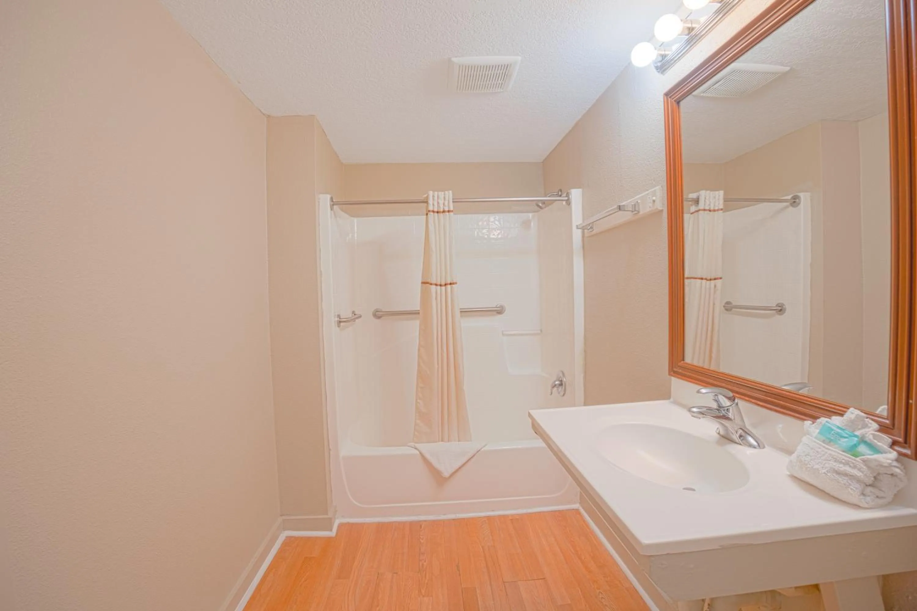 Bathroom in Liberty Garden Inn by OYO Kissimmee near Disney World