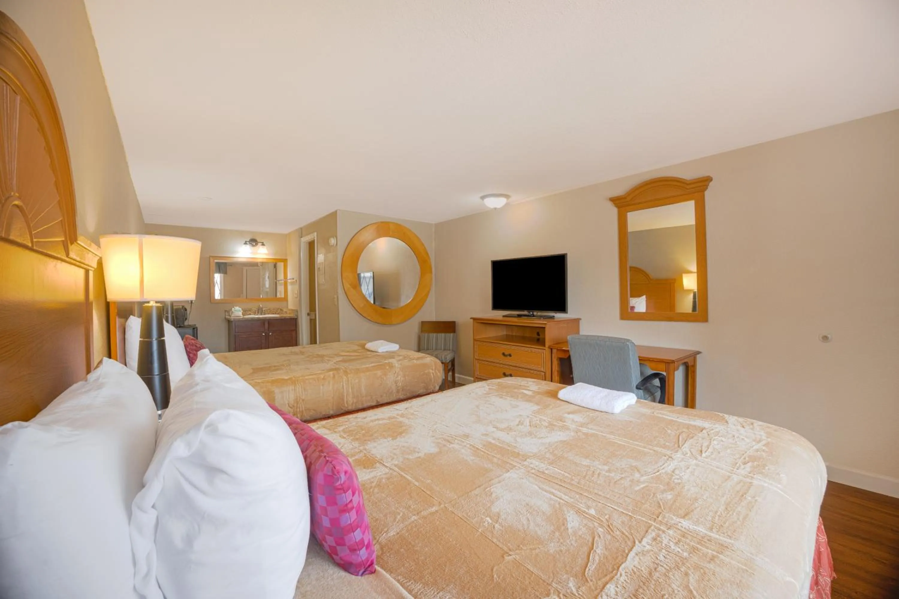 Bedroom, Bed in Liberty Garden Inn by OYO Kissimmee near Disney World