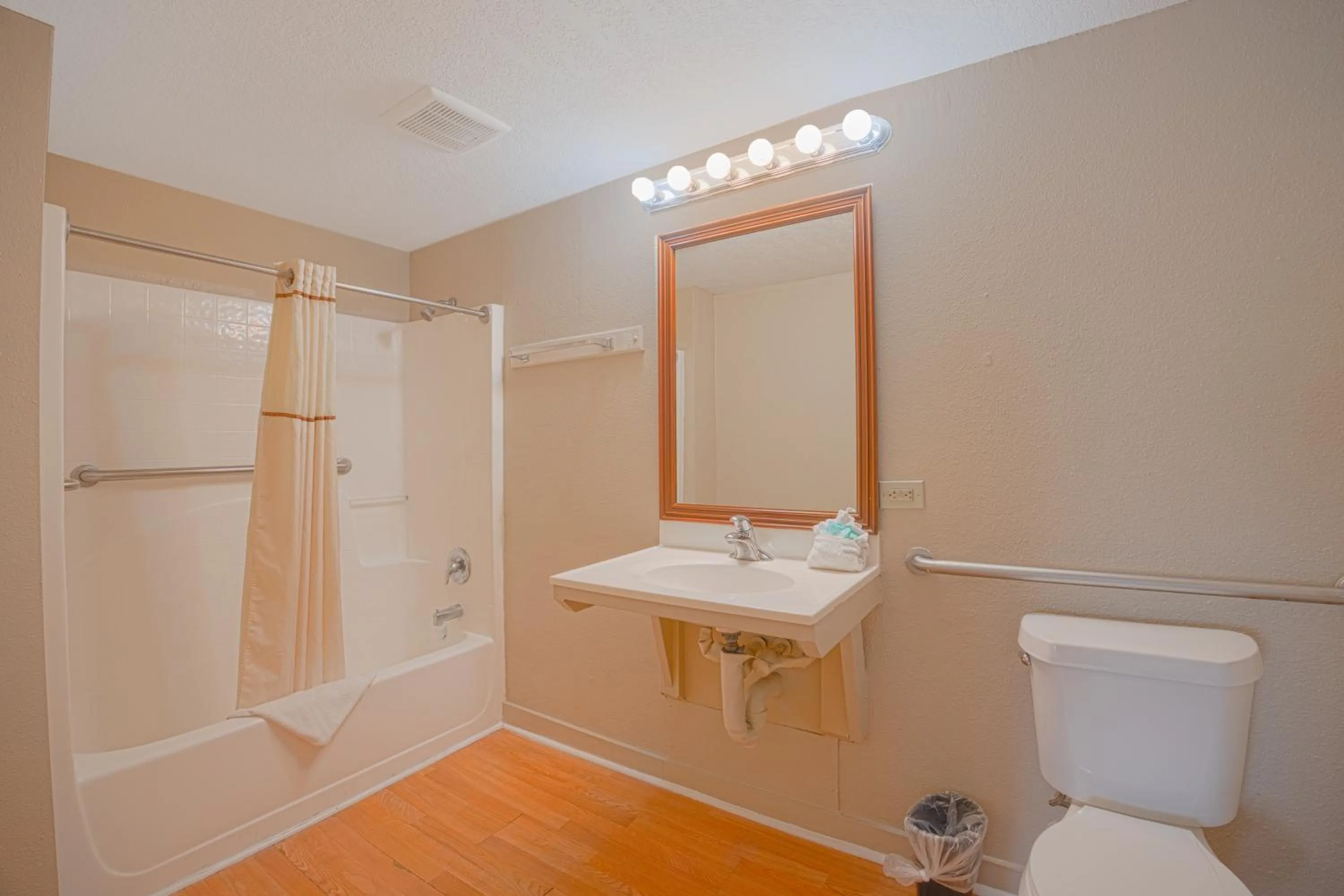 Bathroom in Liberty Garden Inn by OYO Kissimmee near Disney World