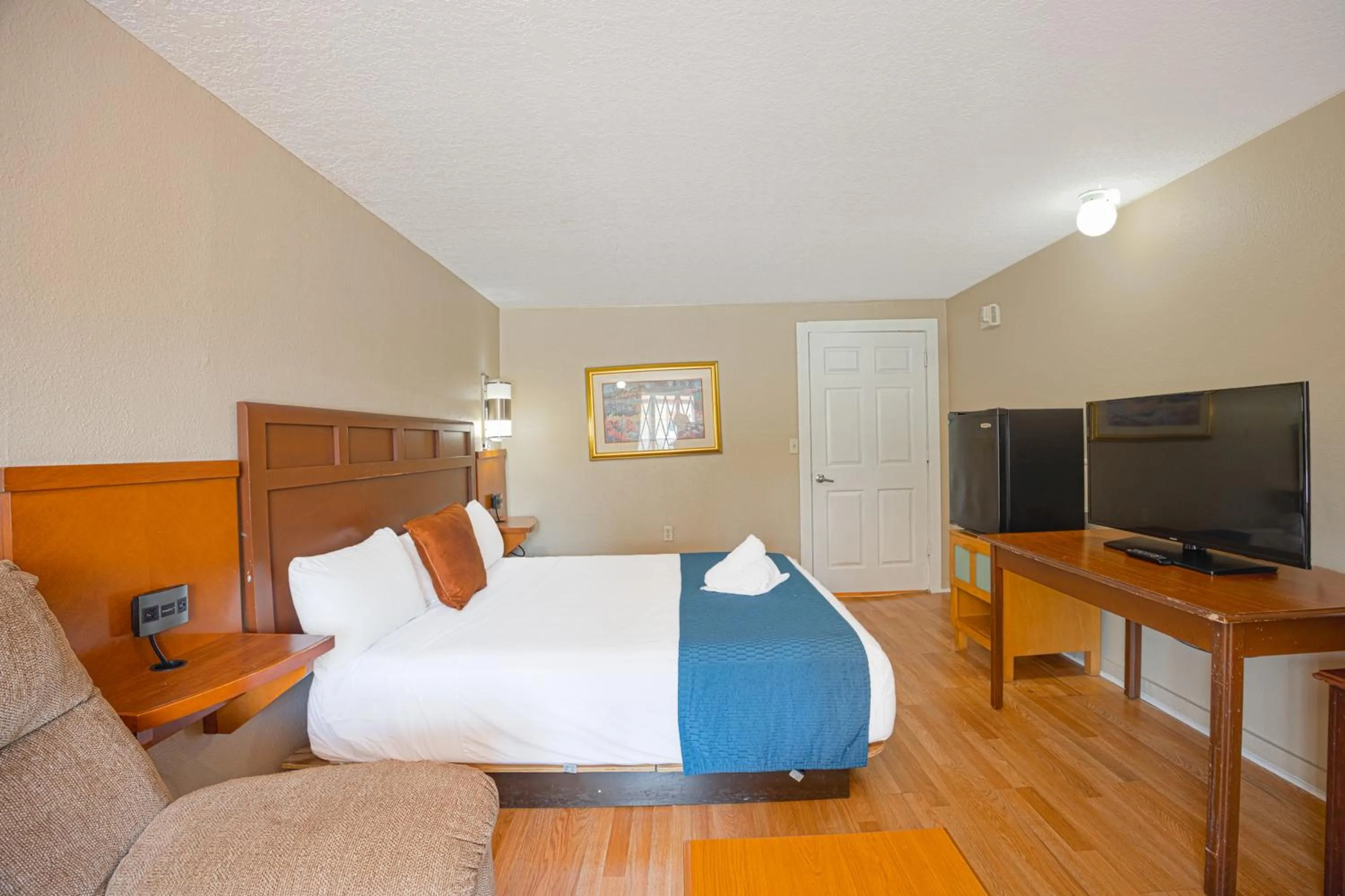 Bedroom, Bed in Liberty Garden Inn by OYO Kissimmee near Disney World