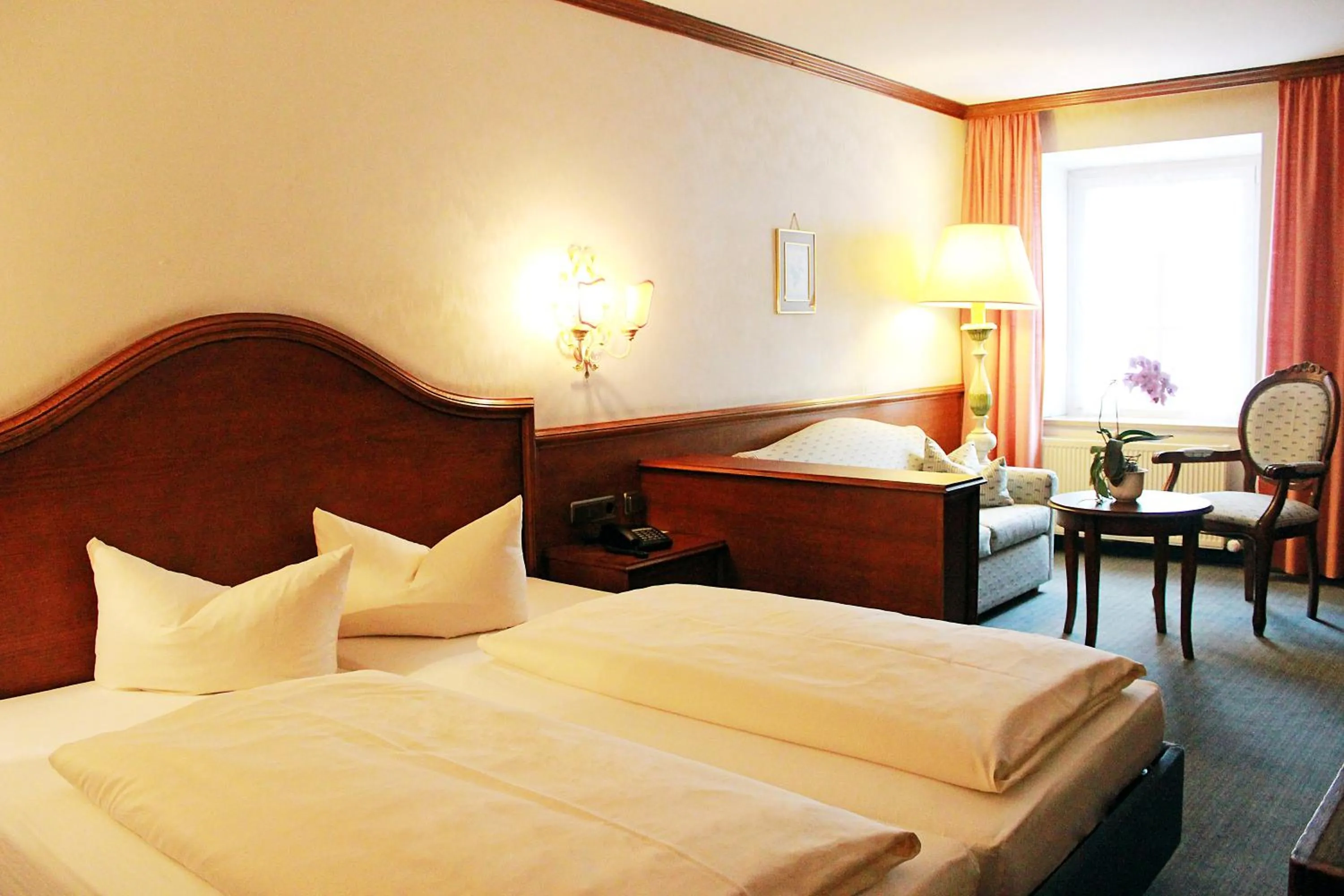 Photo of the whole room, Bed in Post-Hotel