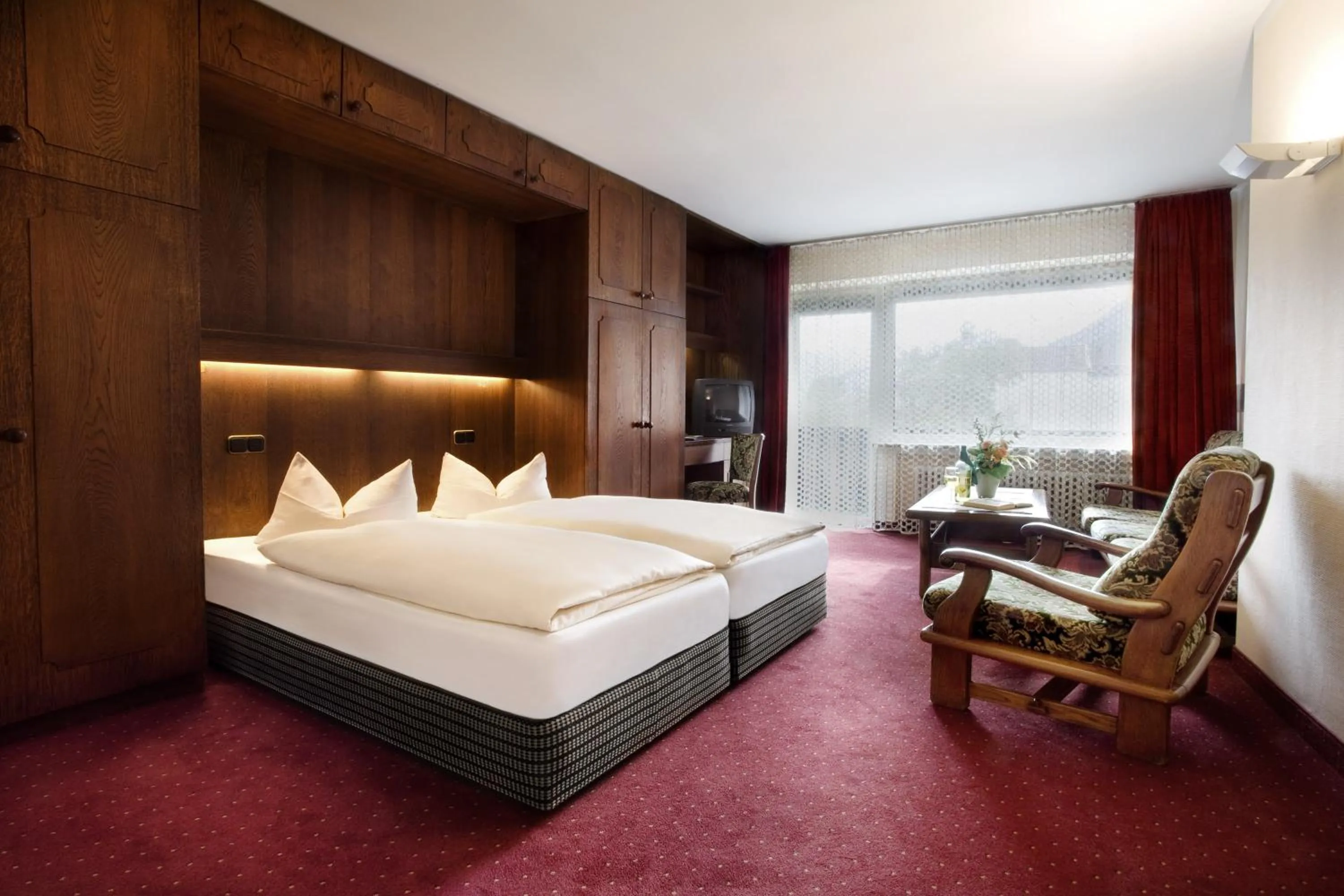 Photo of the whole room, Bed in Post-Hotel