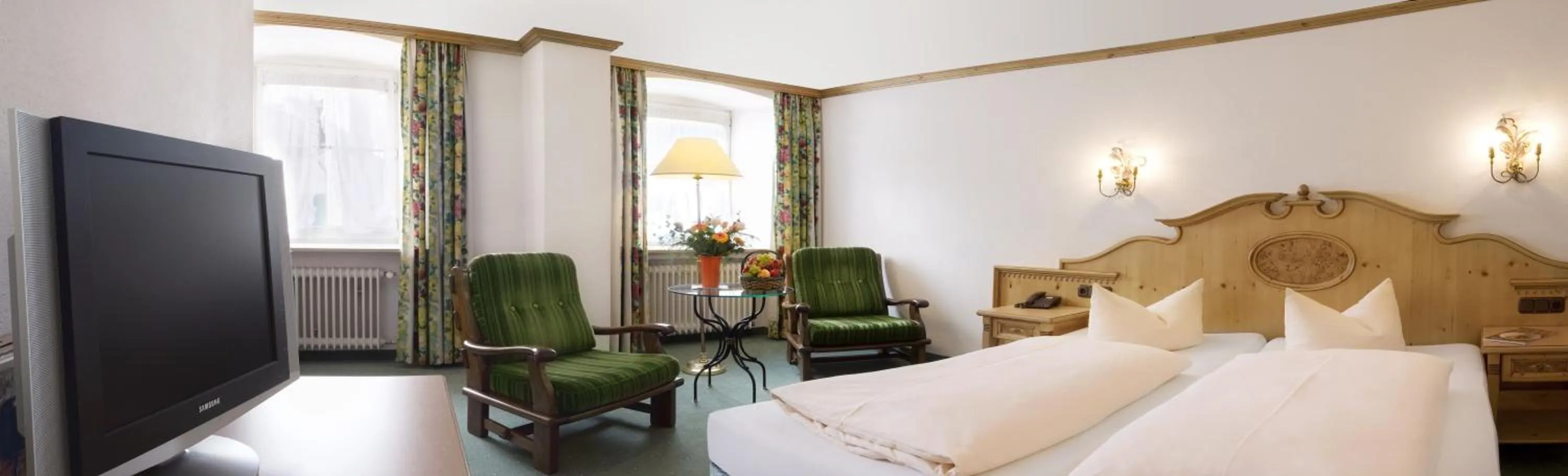 Photo of the whole room, Bed in Post-Hotel