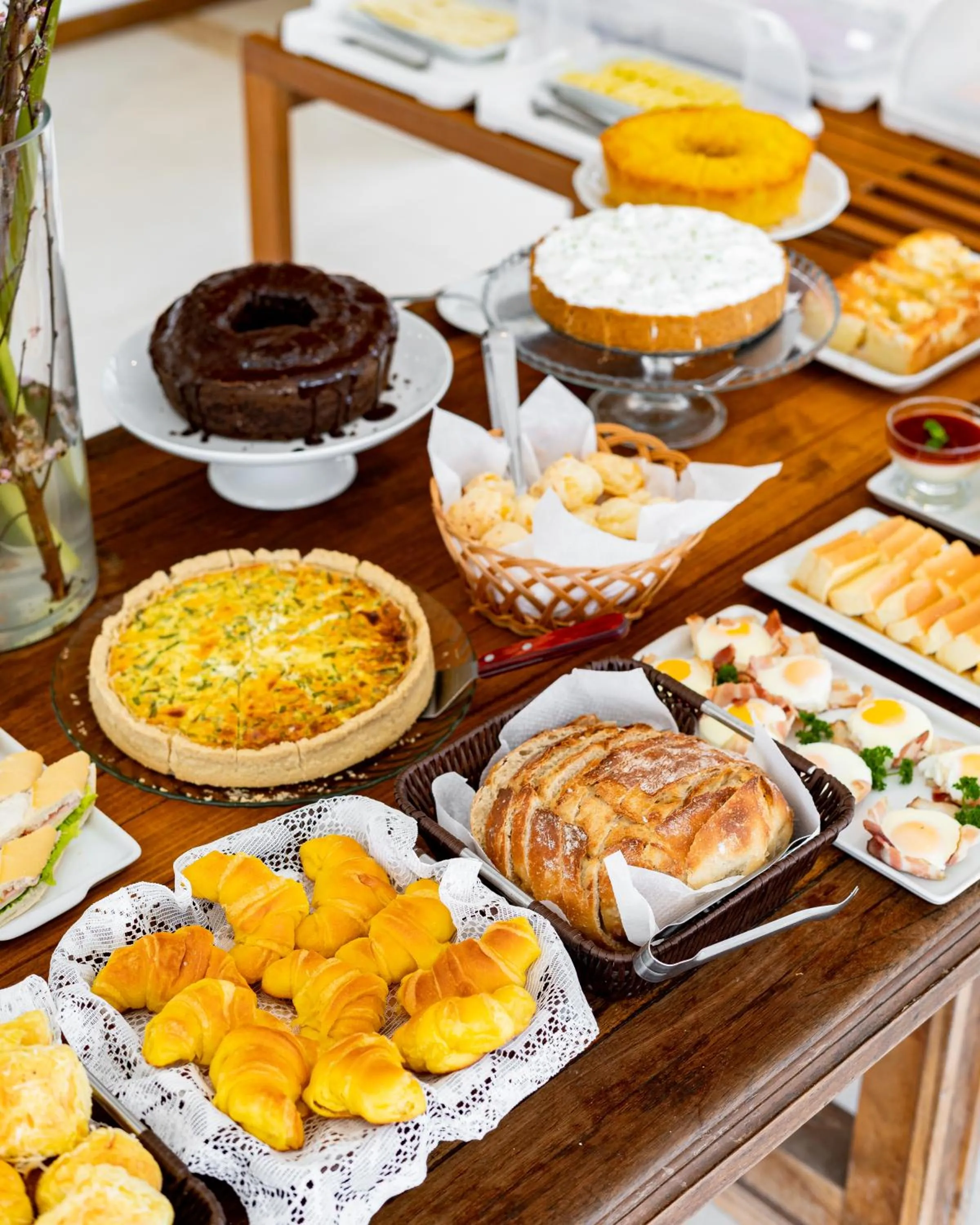 Food and drinks in Le Village Boutique Hotel