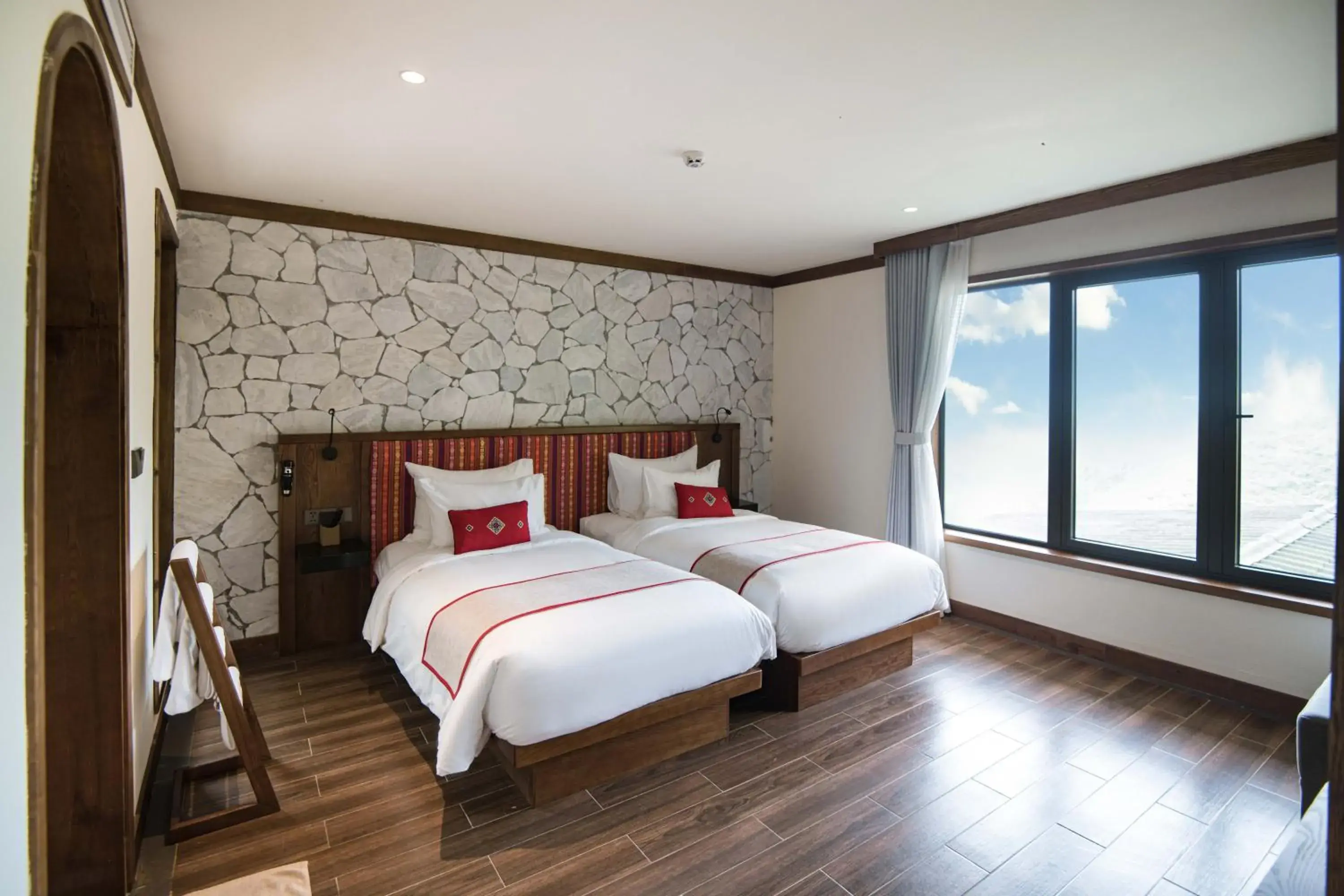 Deluxe Double or Twin Room in Sapa Catcat Hills Resort & Spa Deluxe Double or Twin Room in Sapa Catcat Hills Resort & Spa