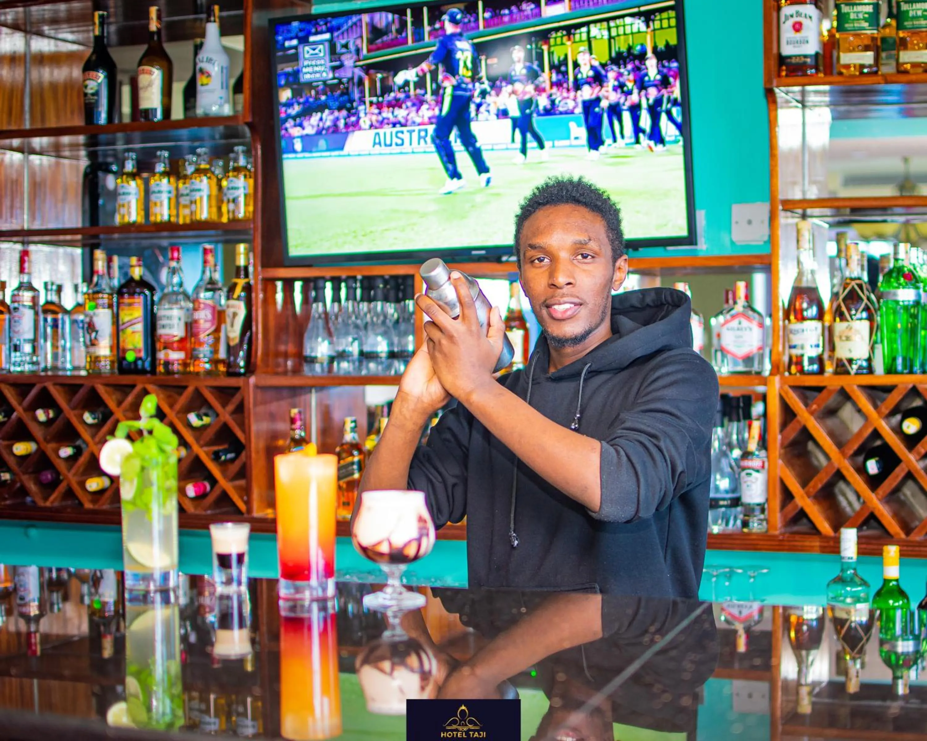 Lounge or bar in HOTEL TAJI