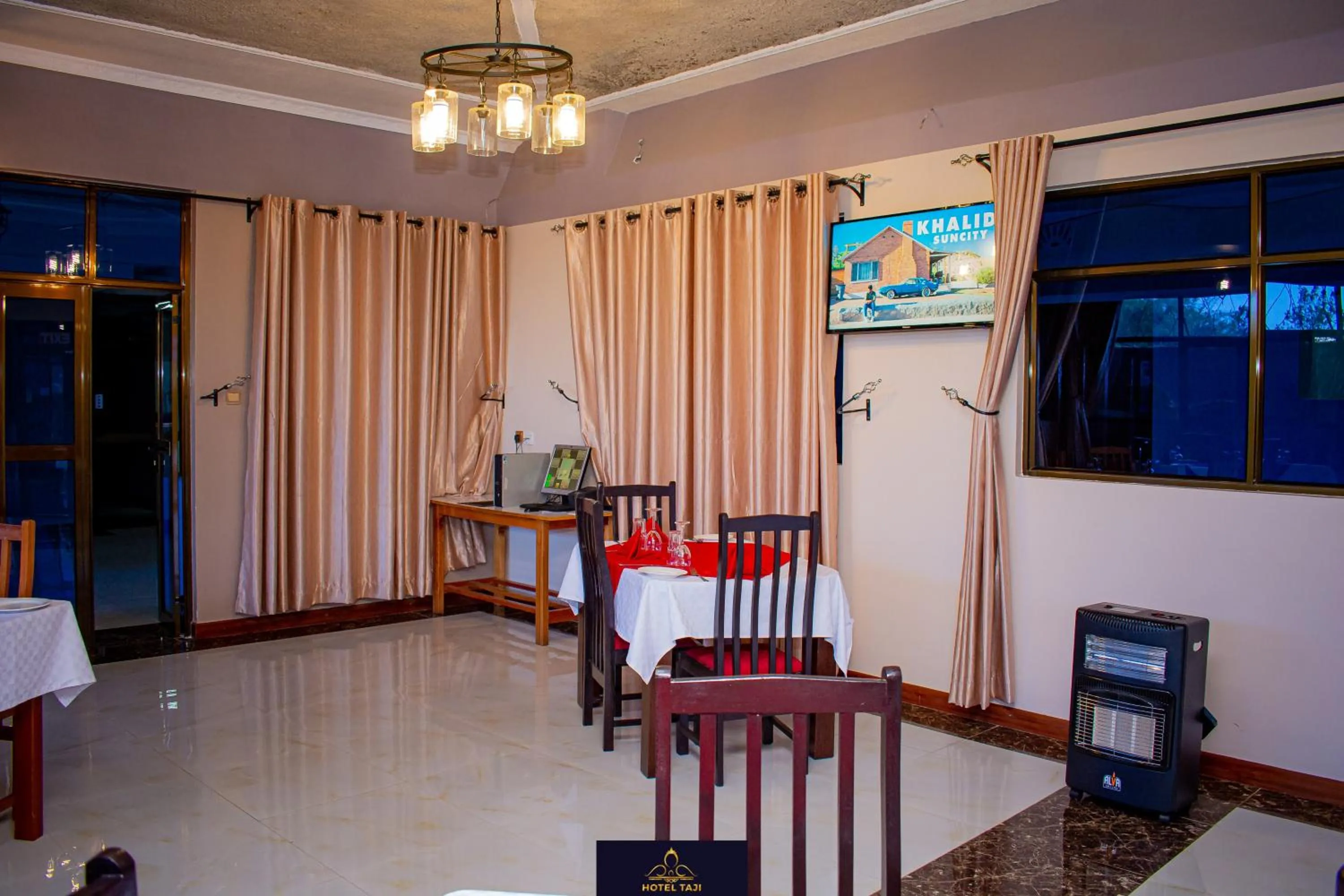 Dining area in HOTEL TAJI