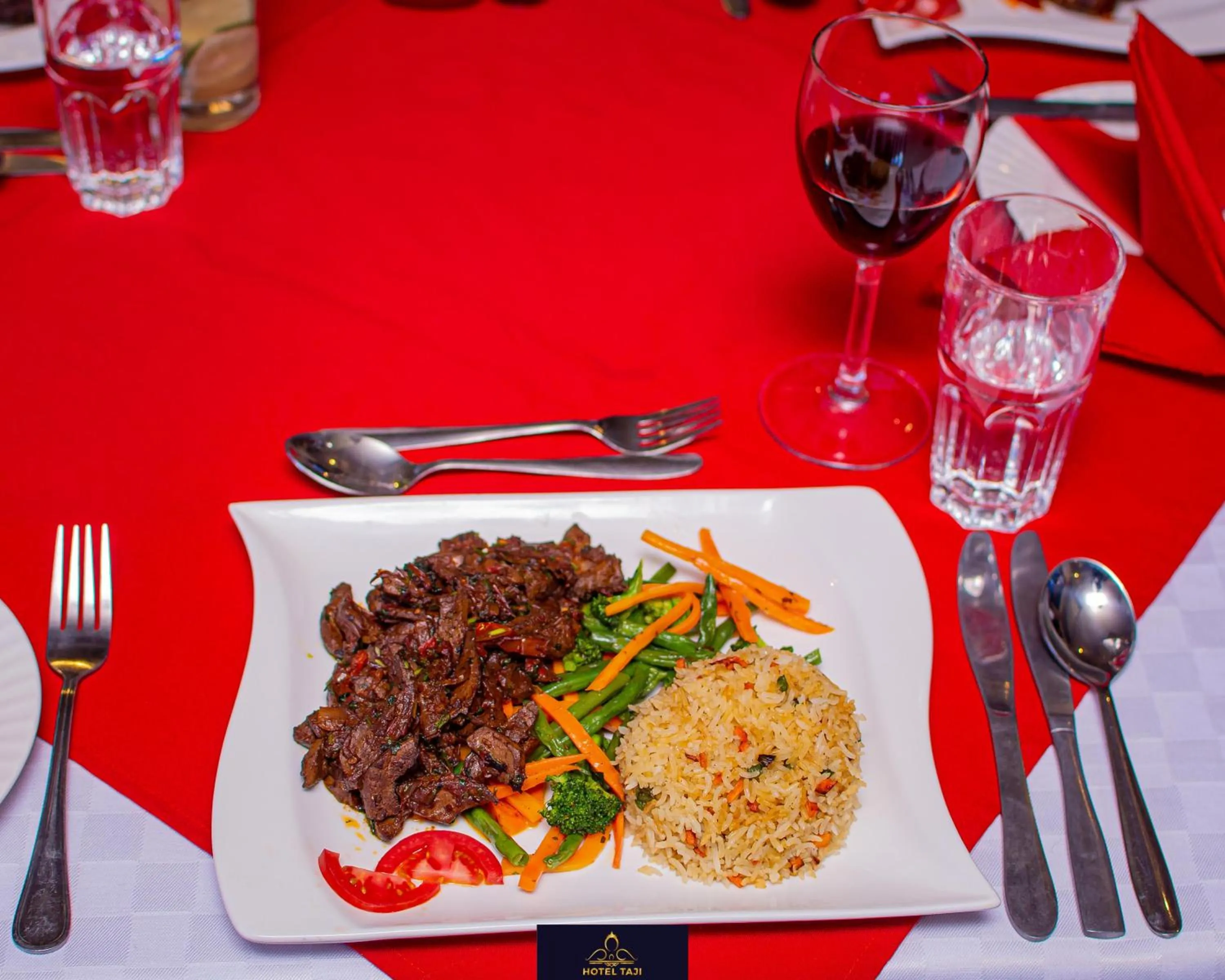 Food and drinks in HOTEL TAJI