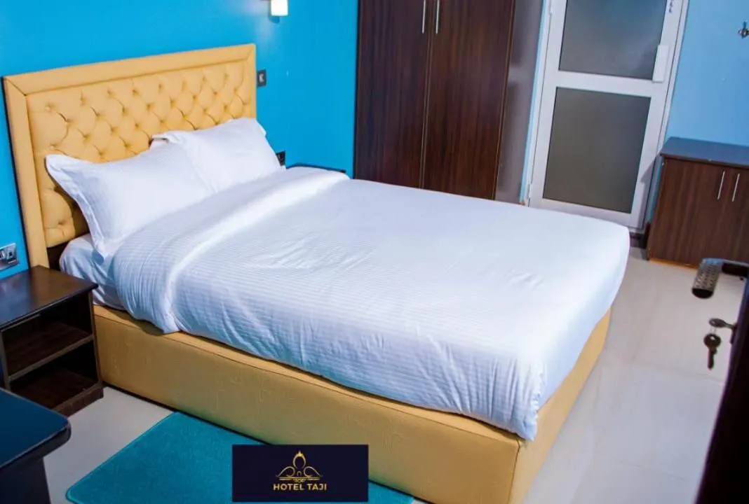 Bed in HOTEL TAJI