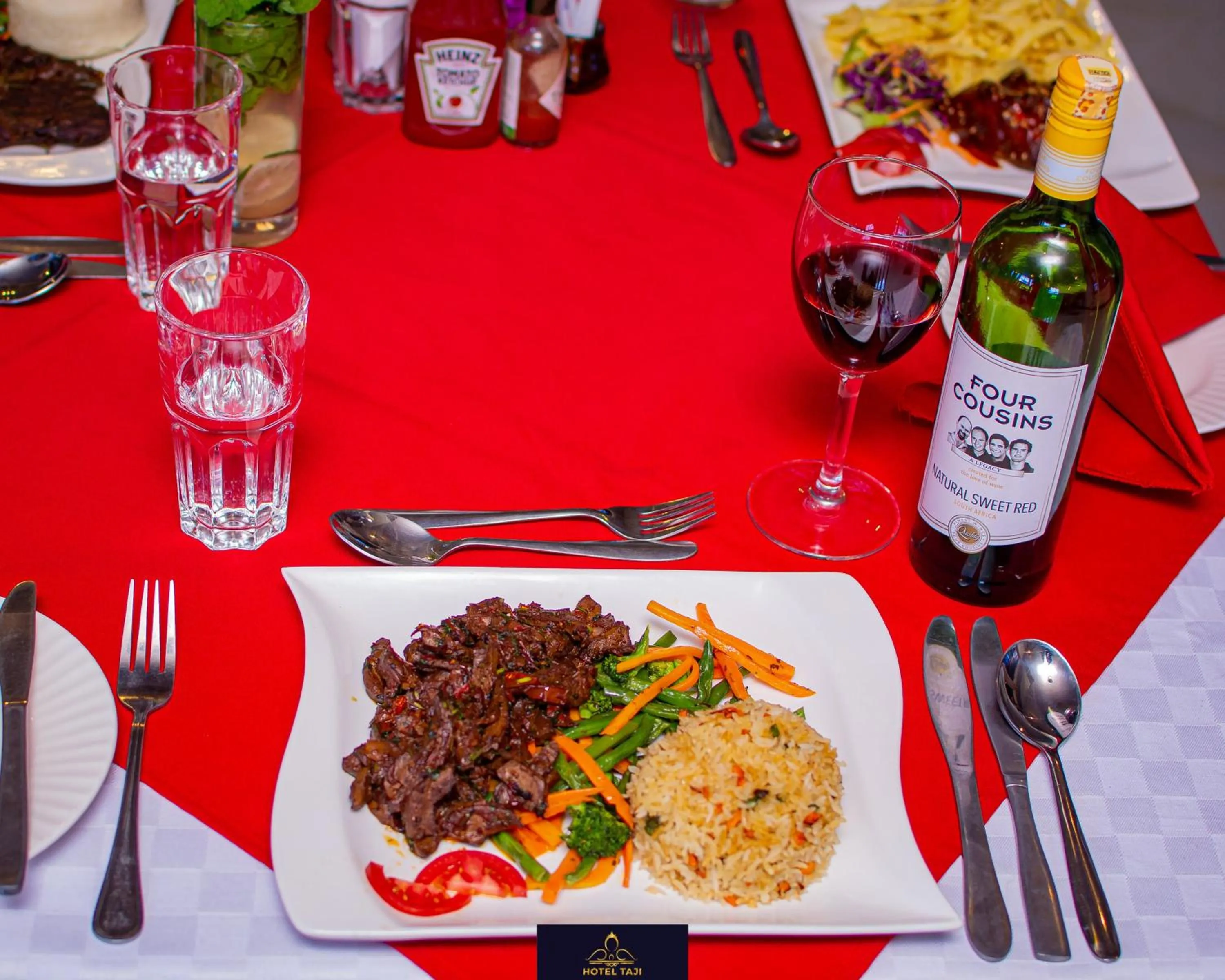 Food and drinks in HOTEL TAJI