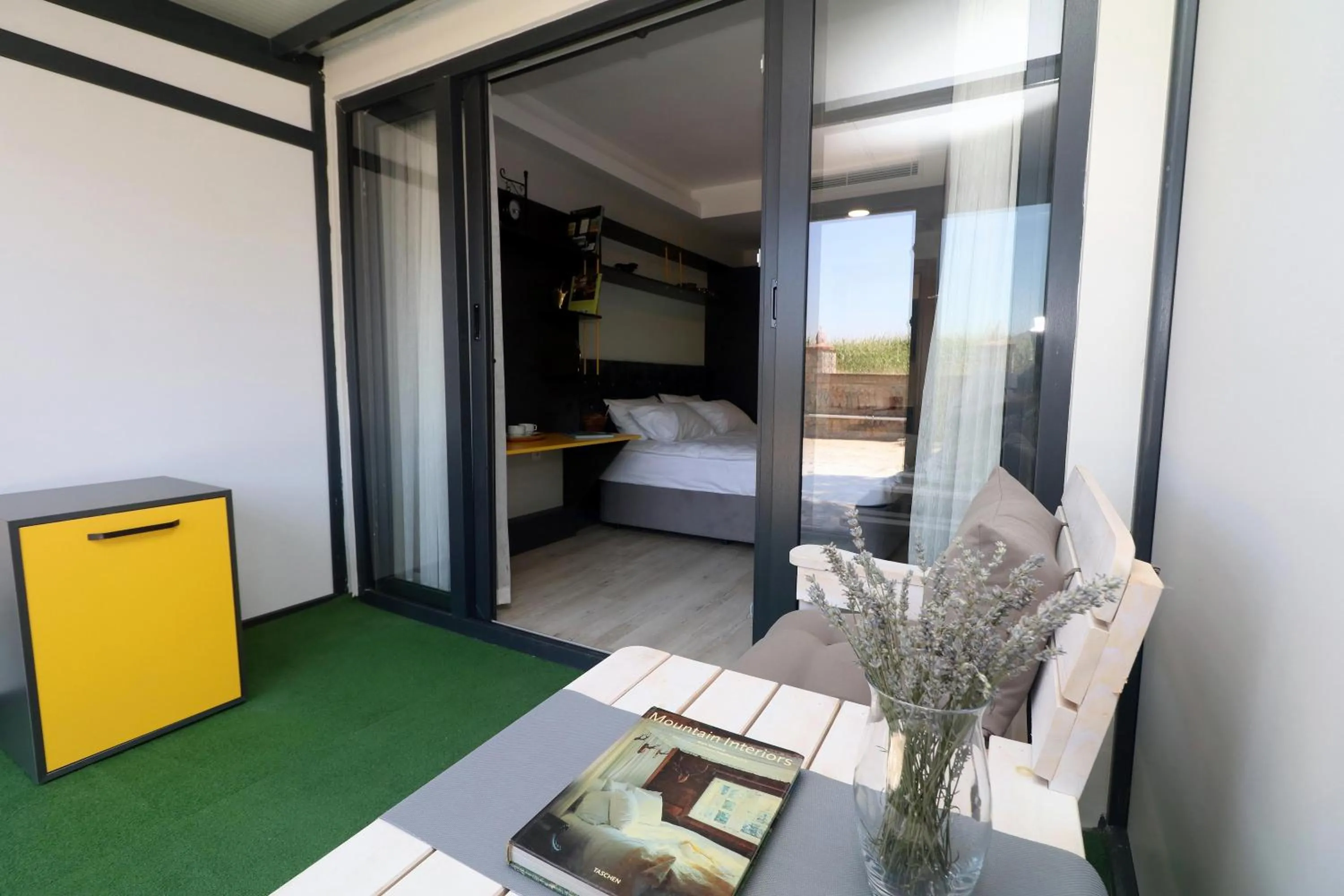 View (from property/room), Bed in Old Farm Hotel