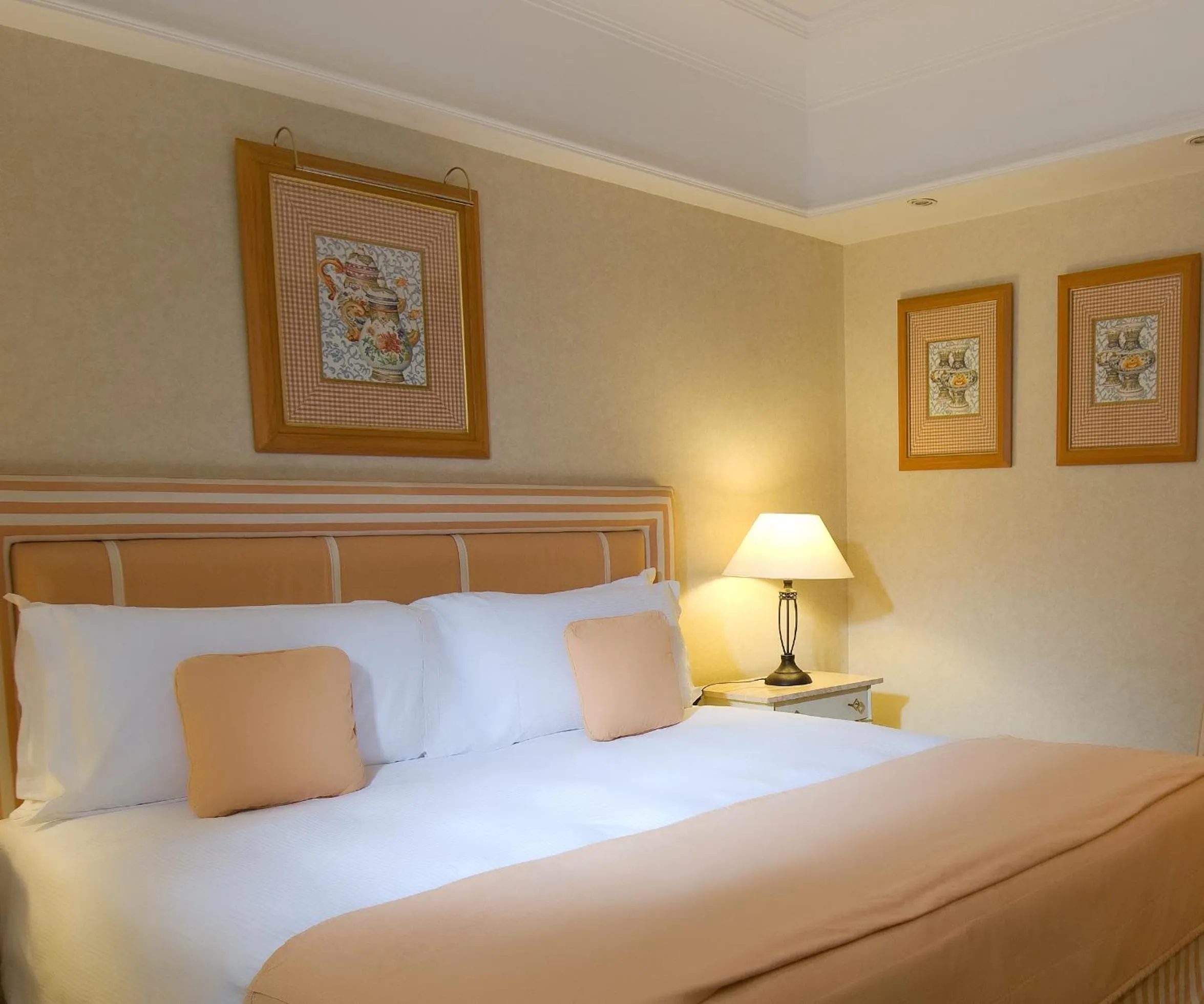 Bedroom, Bed in Millennium Plaza Downtown, Dubai