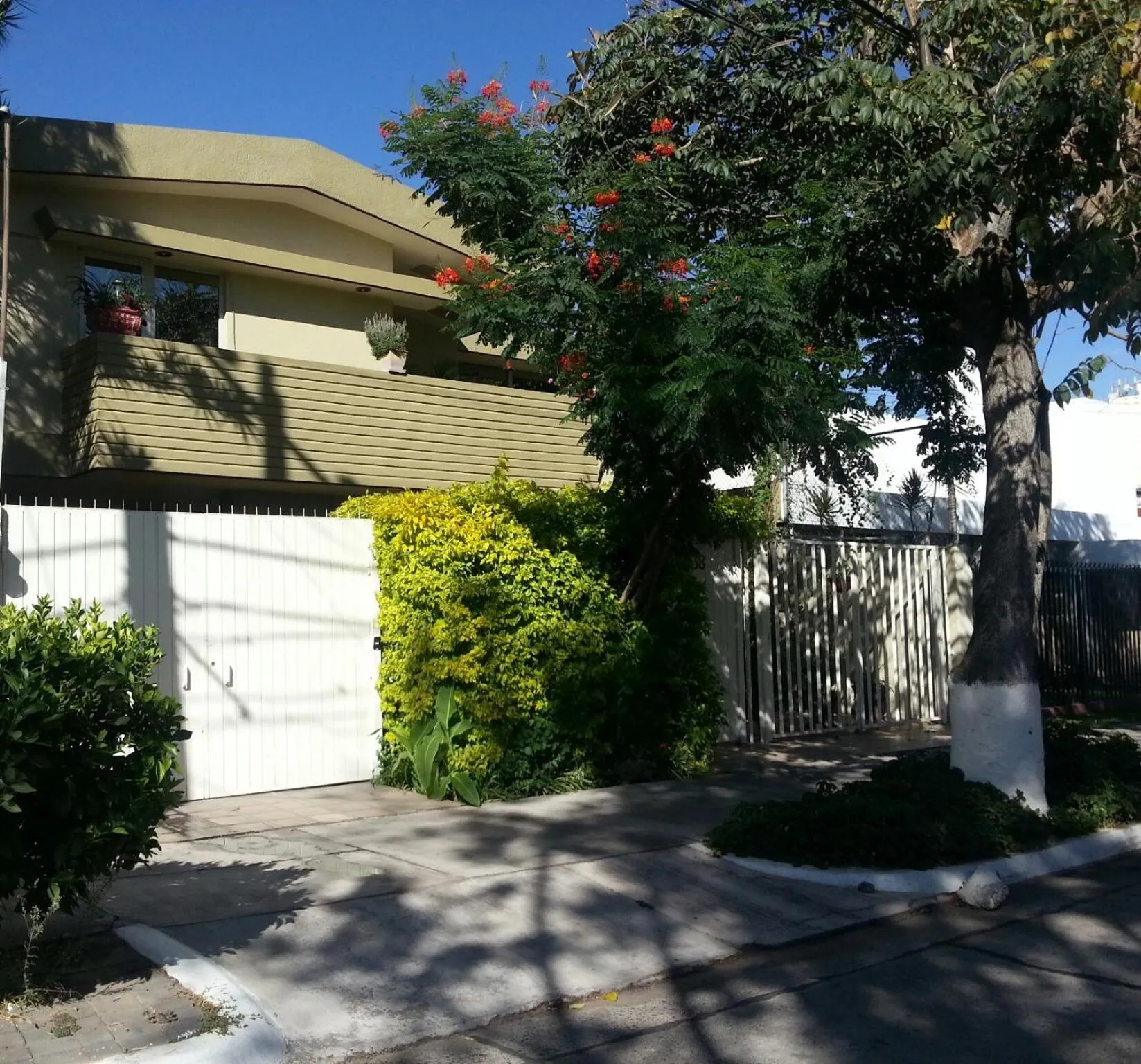 Property building in Dickinson Guest House, Guadalajara Expo