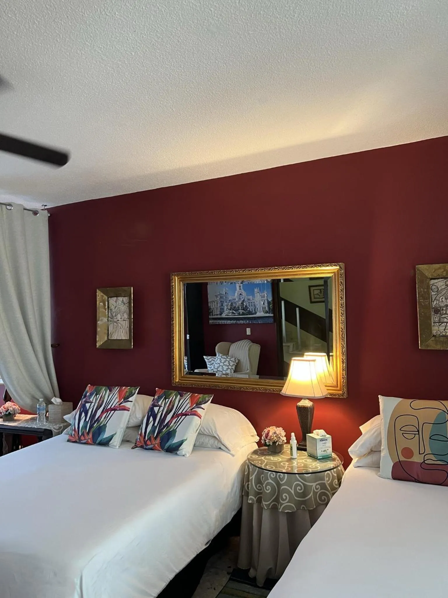 Bed in Dickinson Guest House, Guadalajara Expo