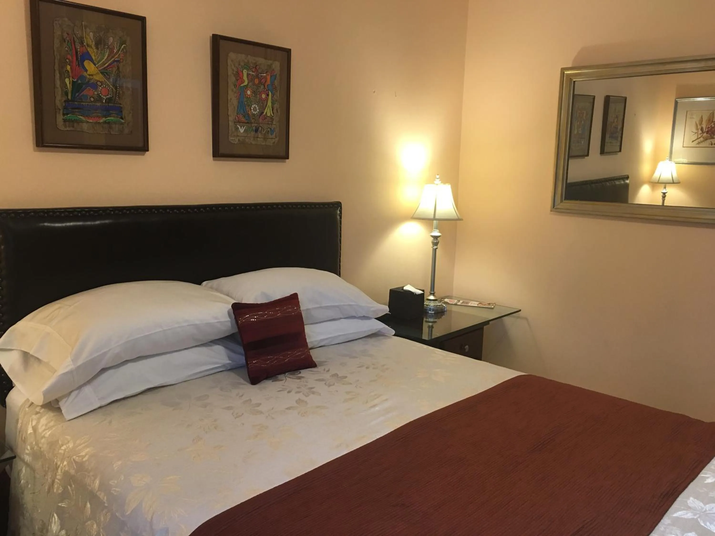 Bed in Dickinson Guest House, Guadalajara Expo