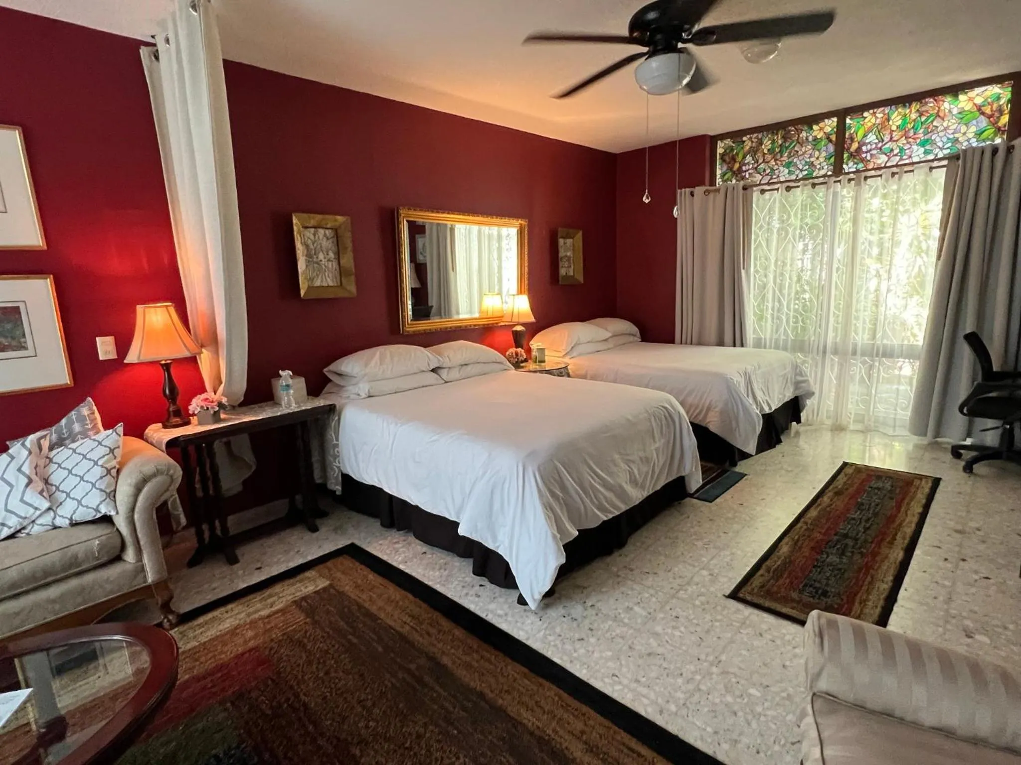 TV and multimedia, Bed in Dickinson Guest House, Guadalajara Expo