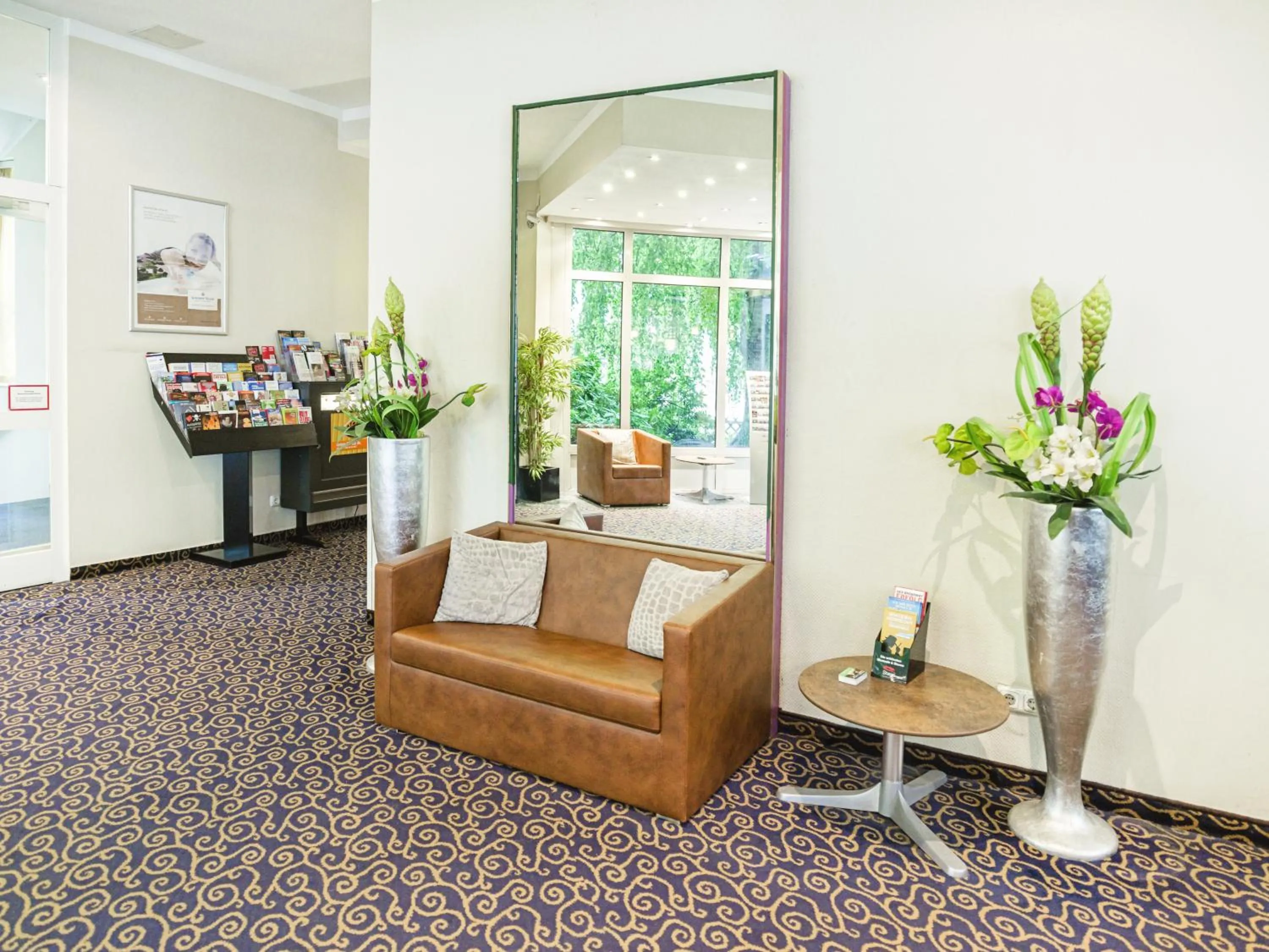 Lobby or reception in Hotel Domicil Hamburg by Golden Tulip