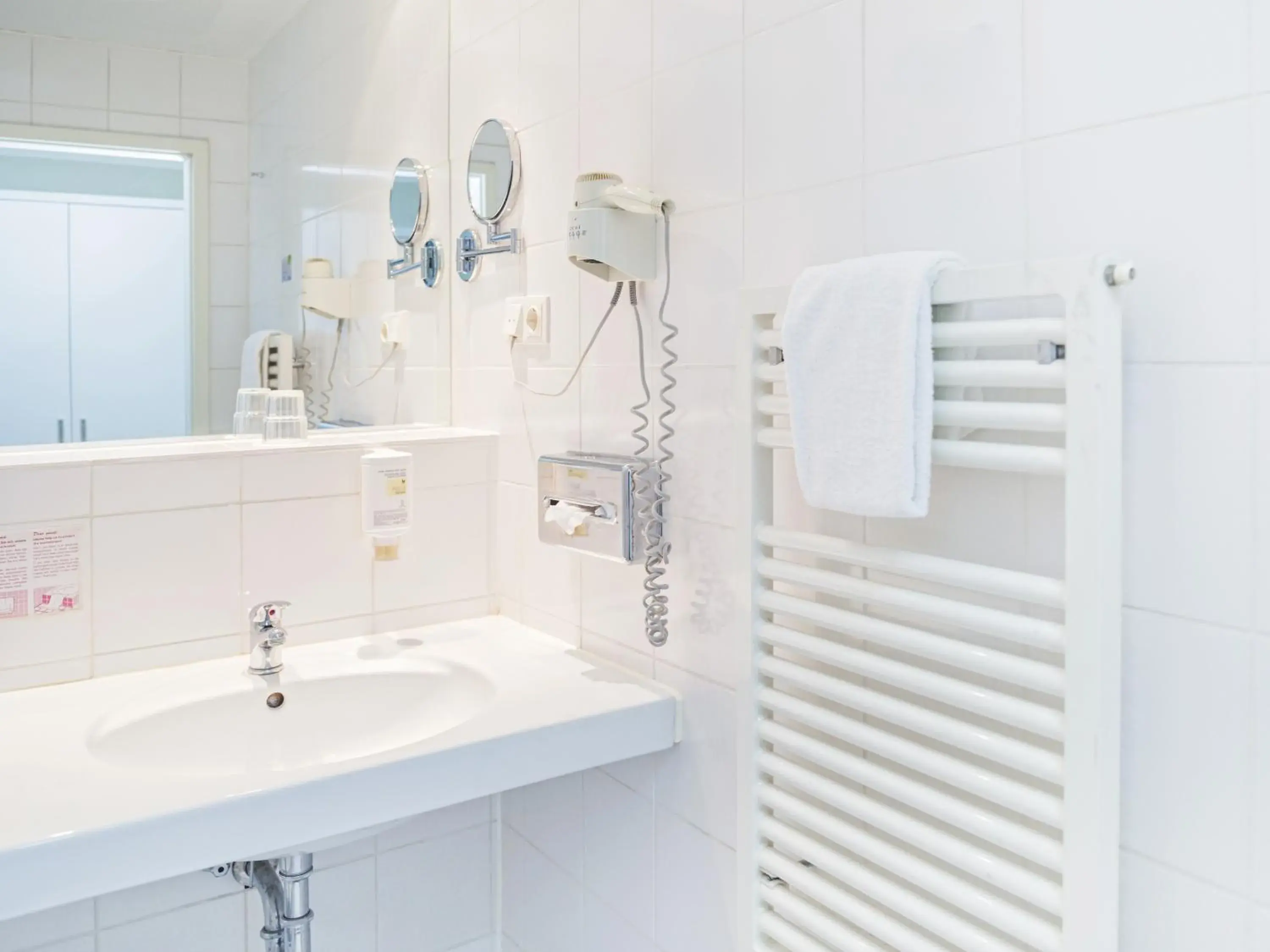 Comfort Twin Room in Hotel Domicil Hamburg by Golden Tulip Comfort Twin Room in Hotel Domicil Hamburg by Golden Tulip