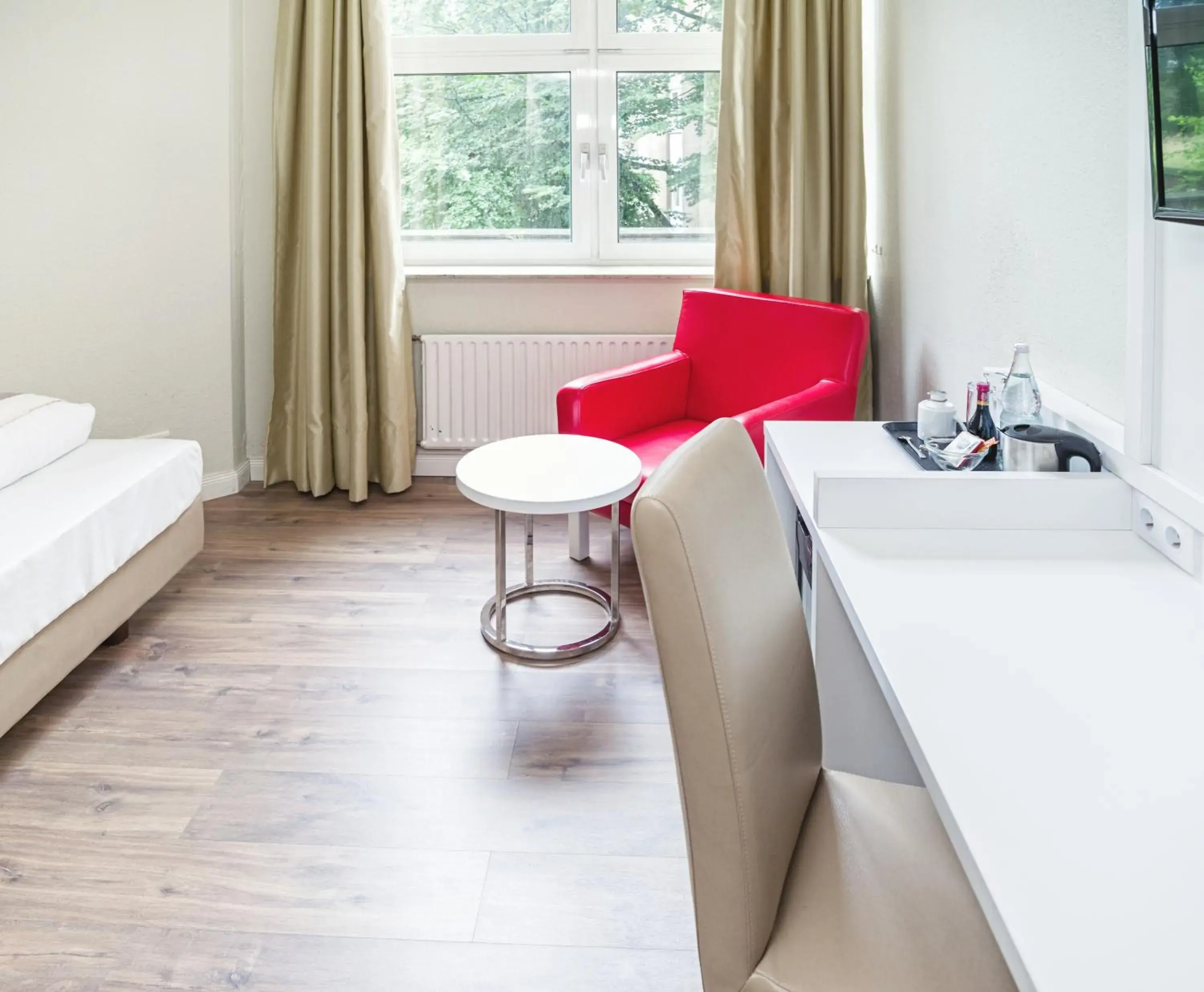 Standard Single Room in Hotel Domicil Hamburg by Golden Tulip Standard Single Room in Hotel Domicil Hamburg by Golden Tulip