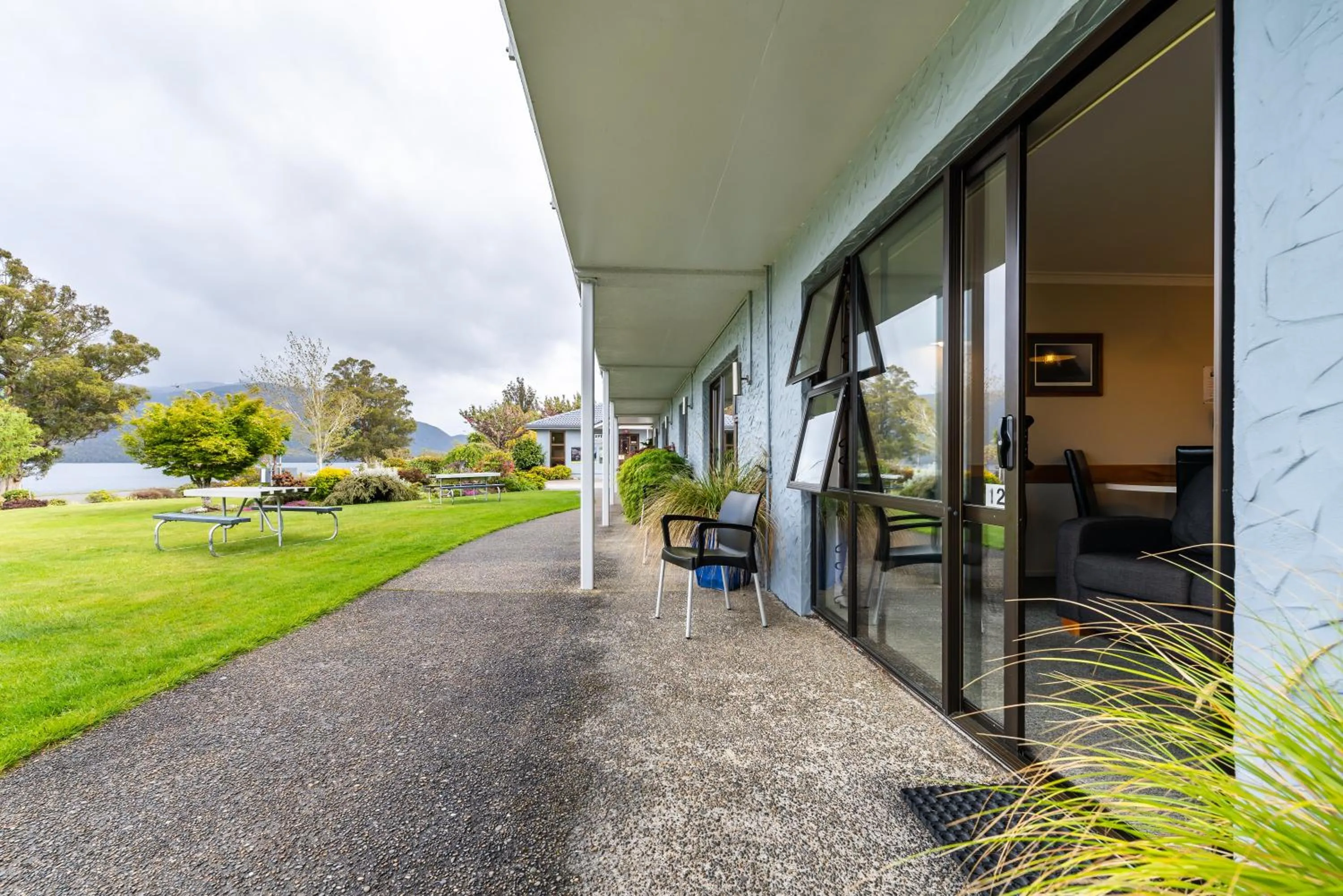 Lakeside Motel & Apartments