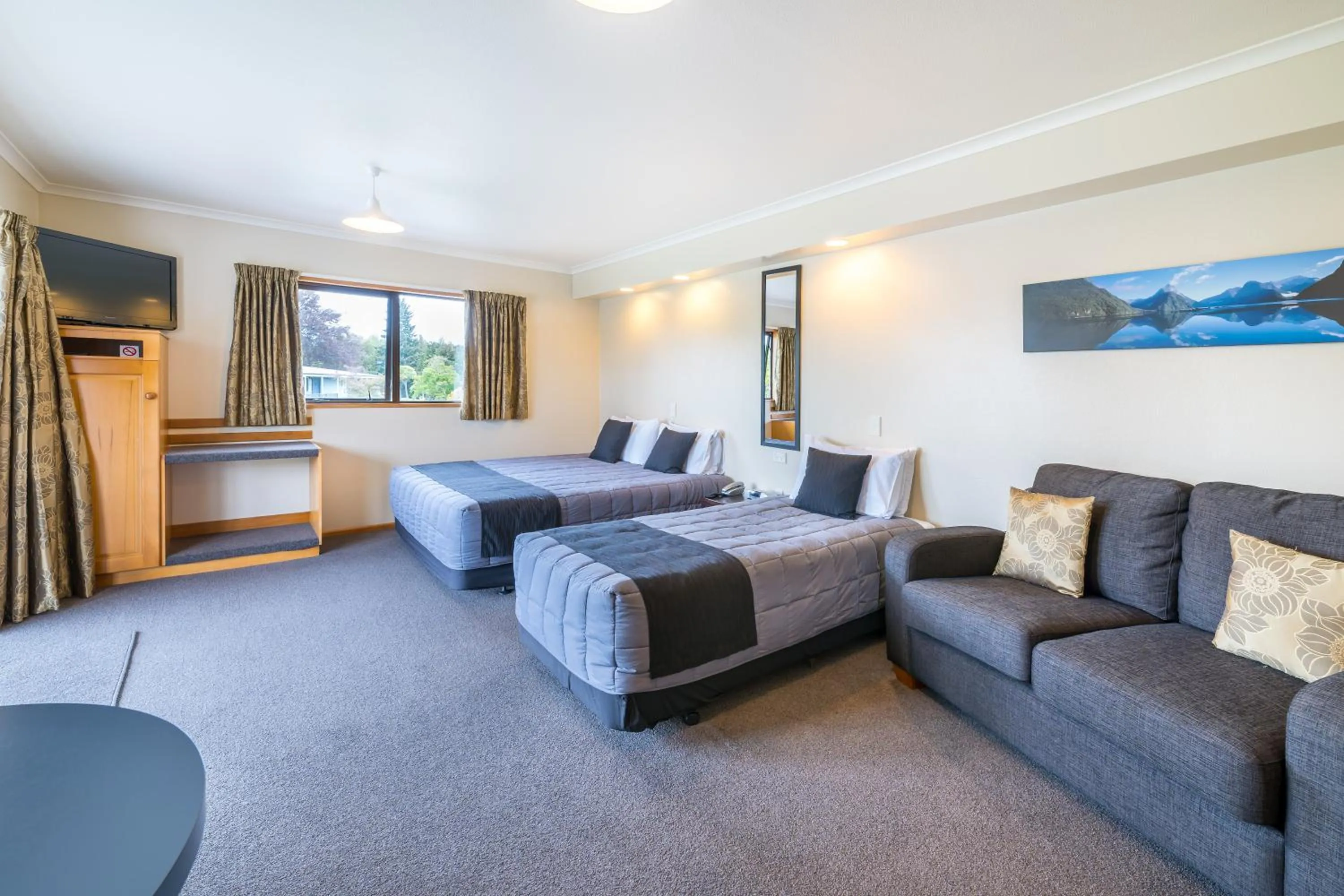 Lakeside Motel & Apartments