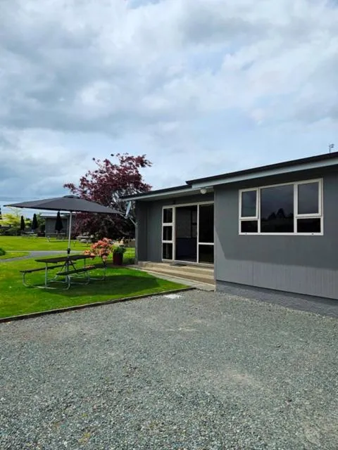 Lakeside Motel & Apartments