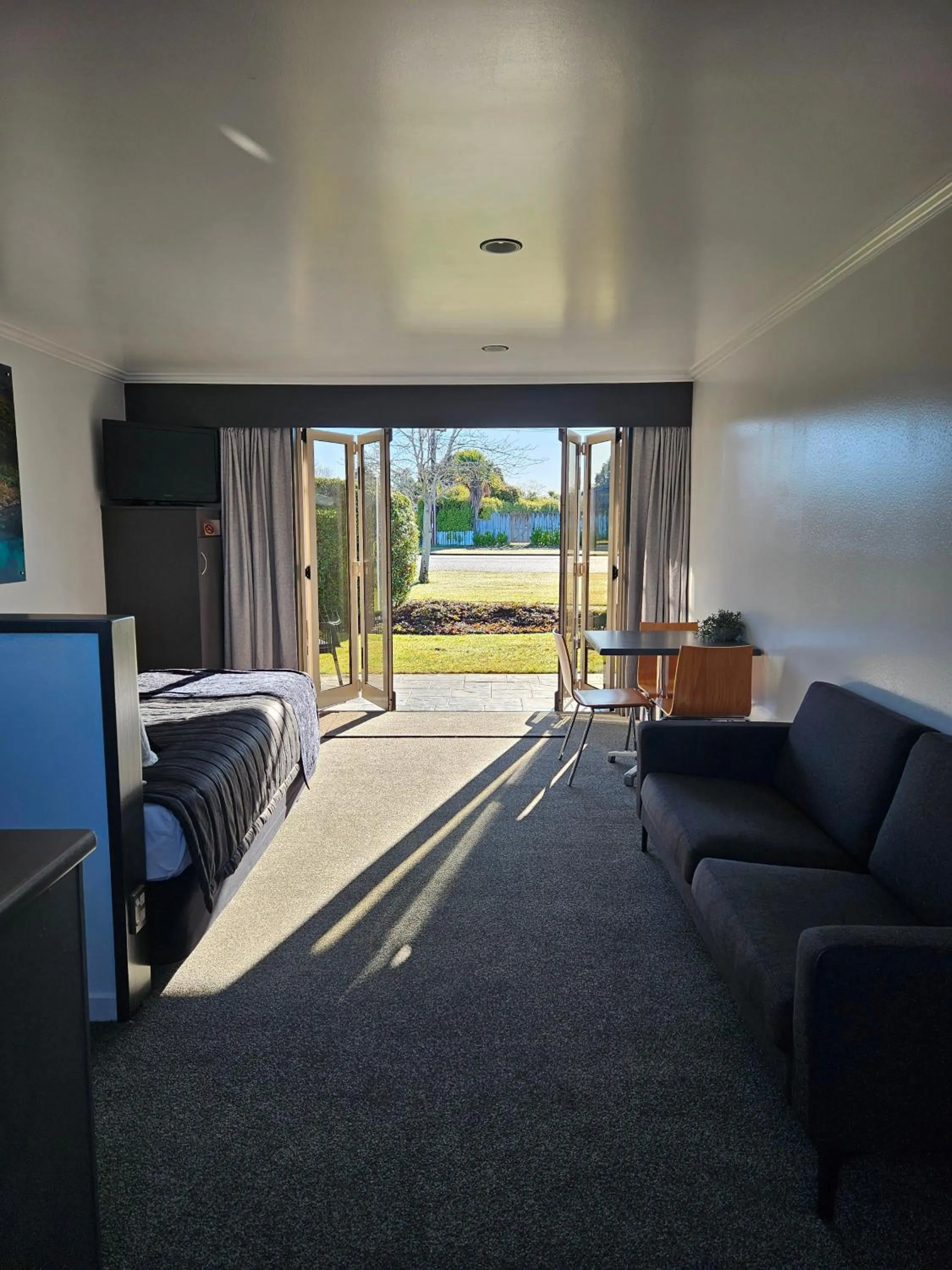 Bed in Lakeside Motel & Apartments