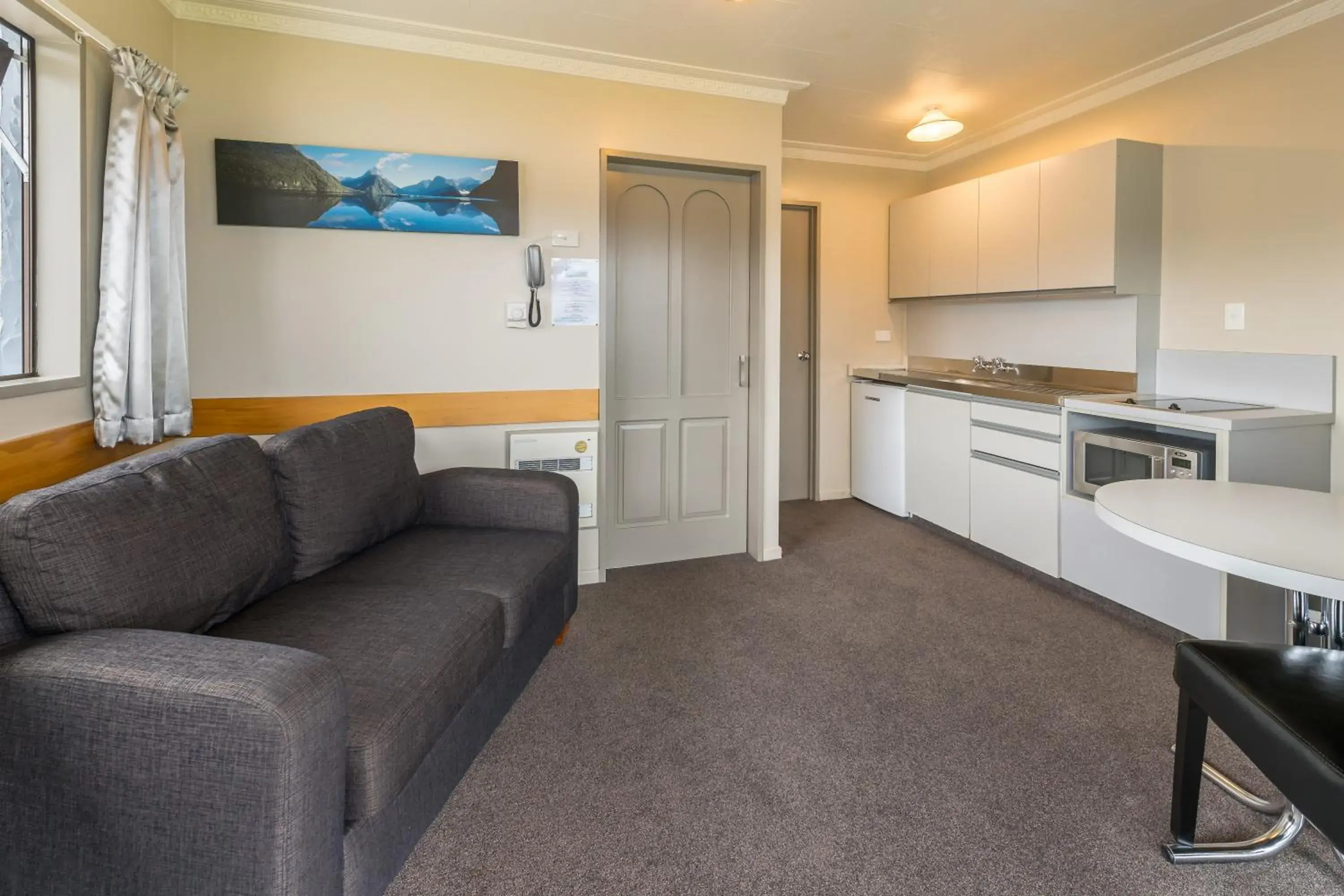 Small One-Bedroom Apartment with Garden View in Lakeside Motel & Apartments Small One-Bedroom Apartment with Garden View in Lakeside Motel & Apartments