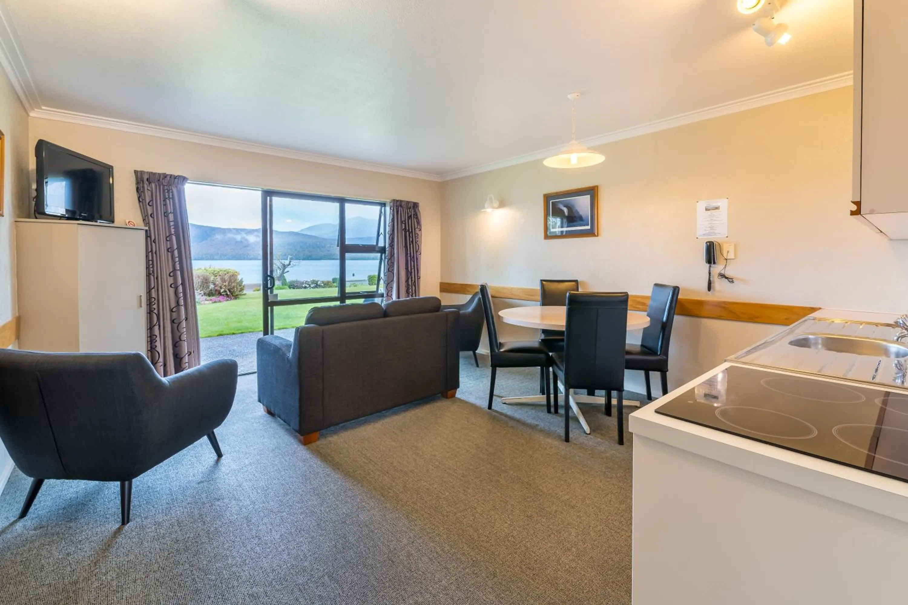 Lakeside Motel & Apartments