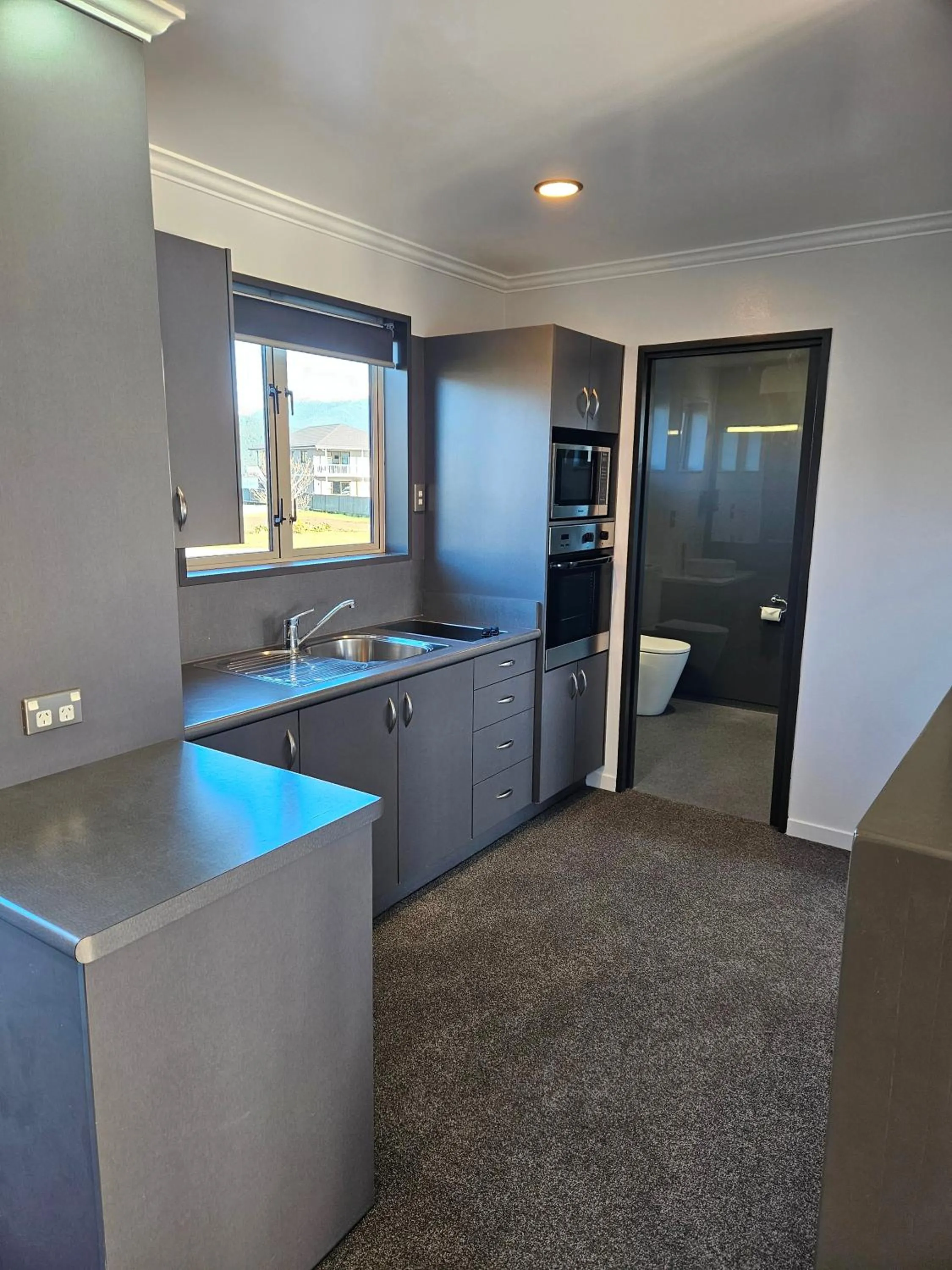 Lakeside Motel & Apartments