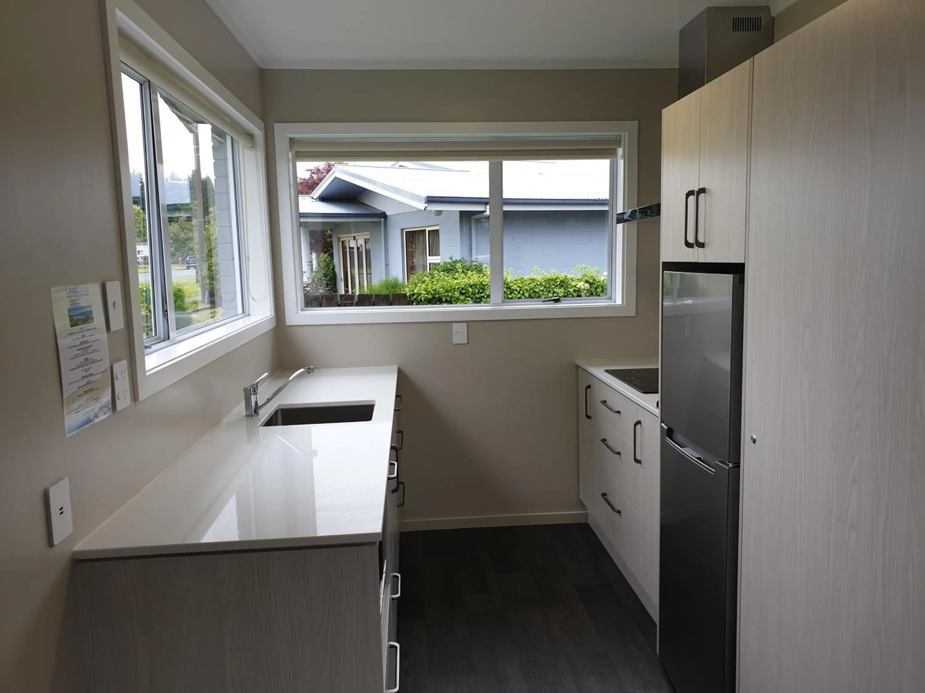 Lakeside Motel & Apartments