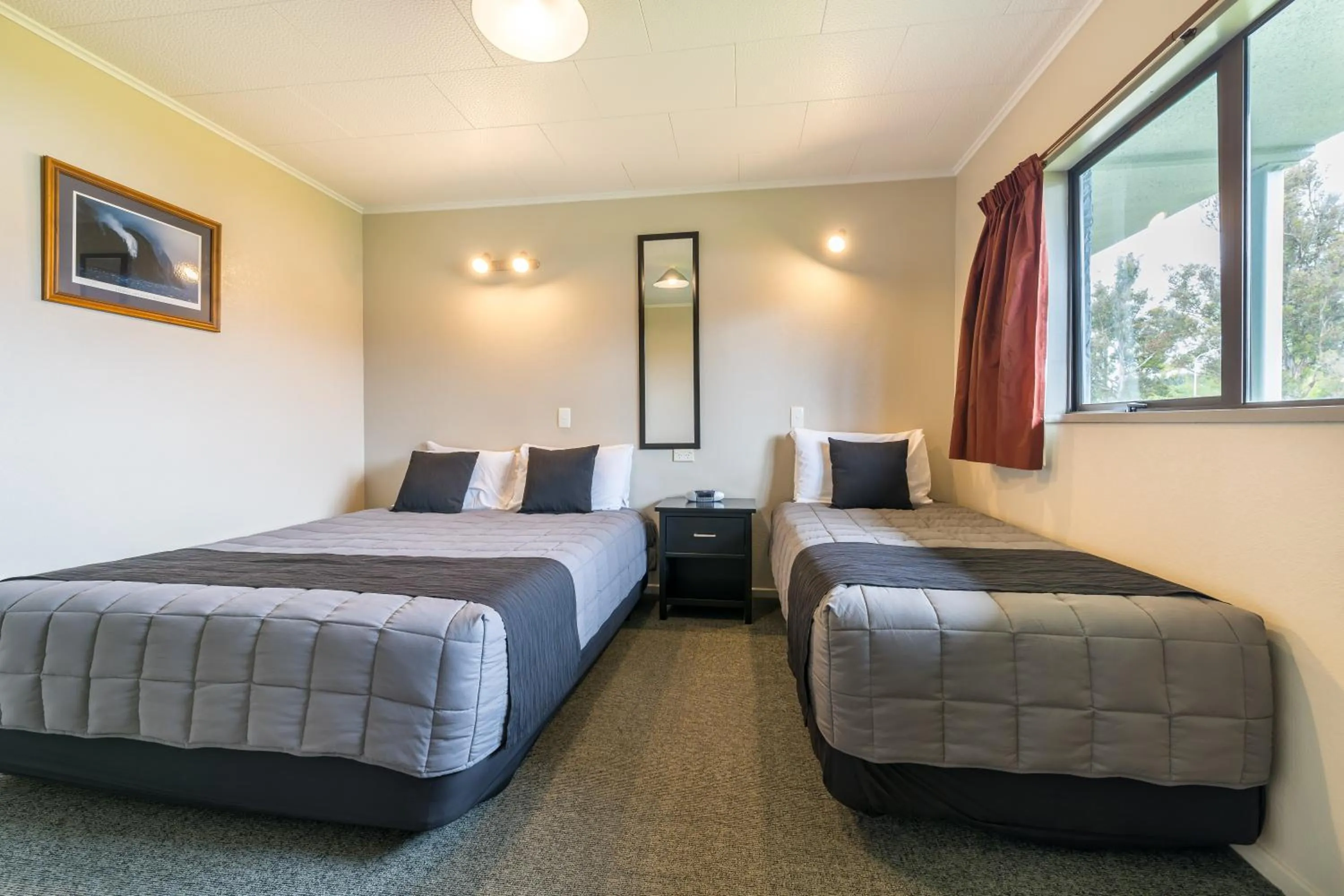 Bed in Lakeside Motel & Apartments