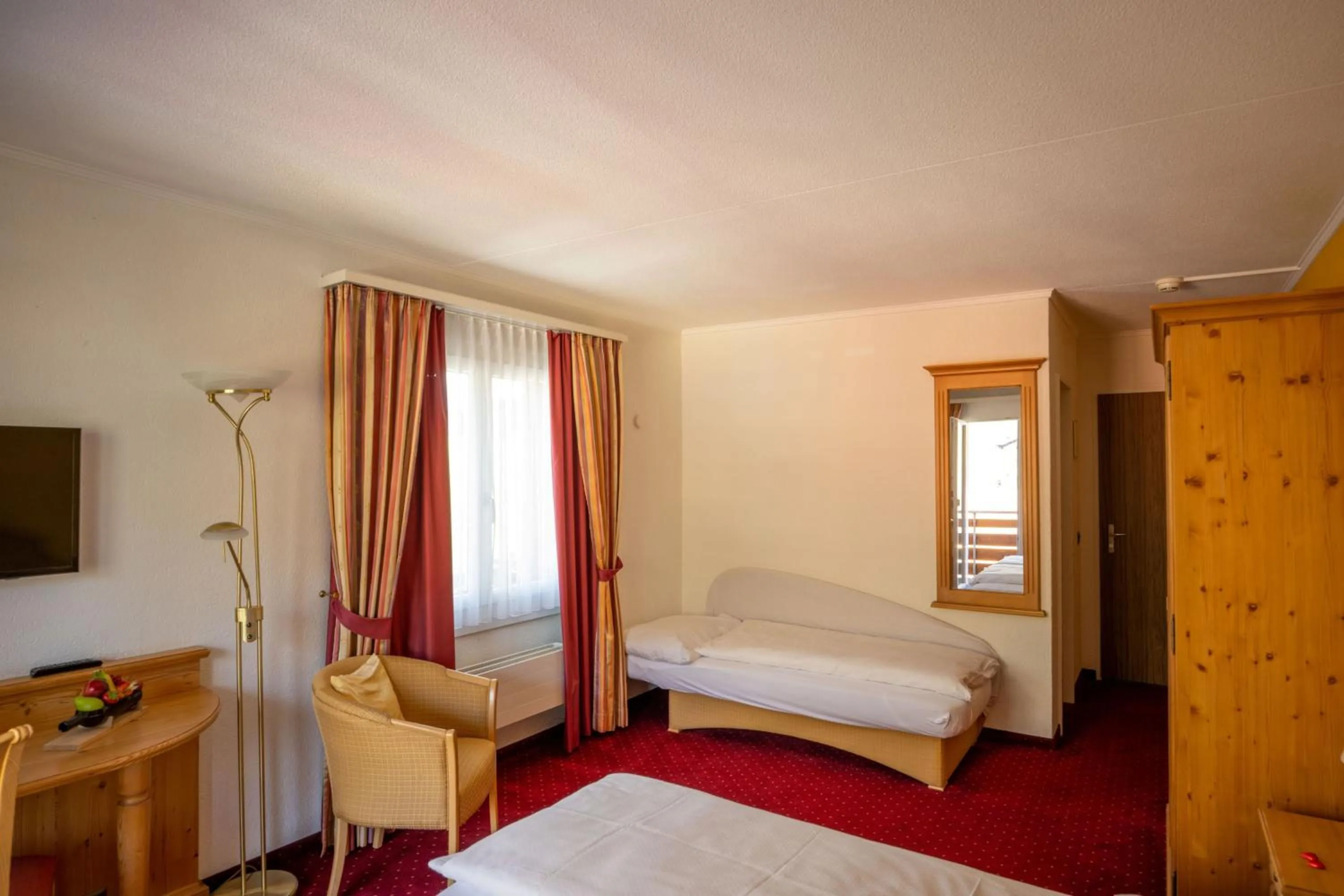Photo of the whole room, Bed in Hotel Brienz