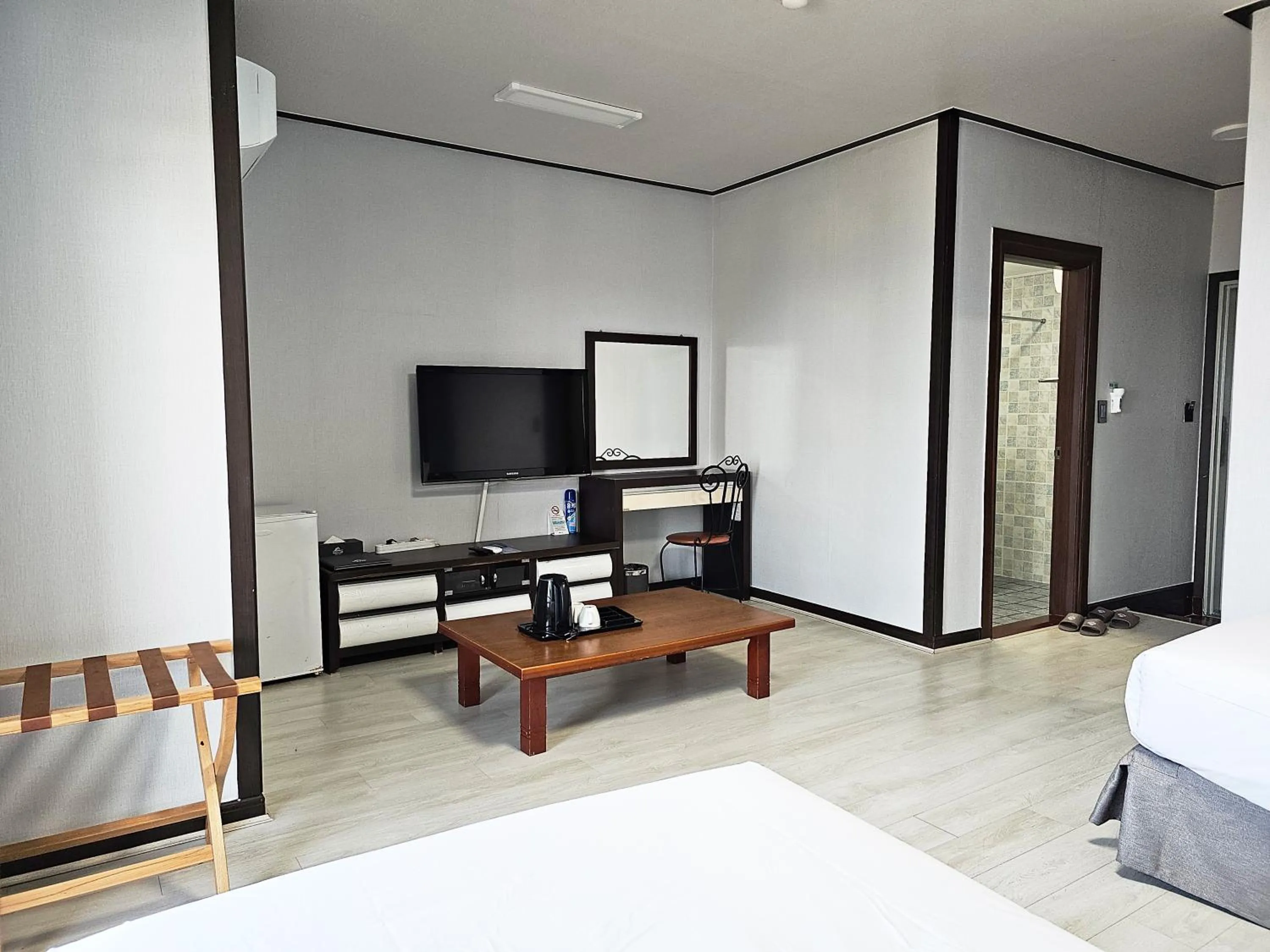 Bed in Sea Cliff Hotel Jeju