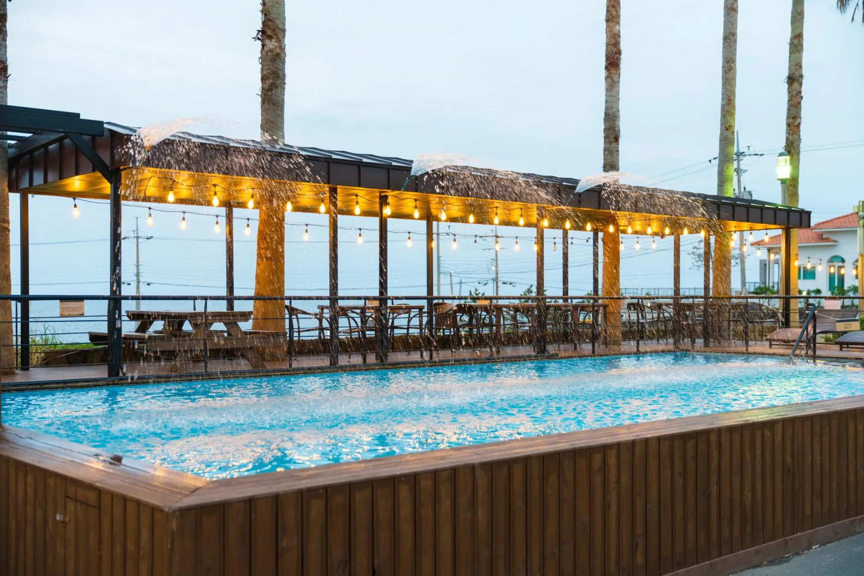 Swimming pool in Sea Cliff Hotel Jeju