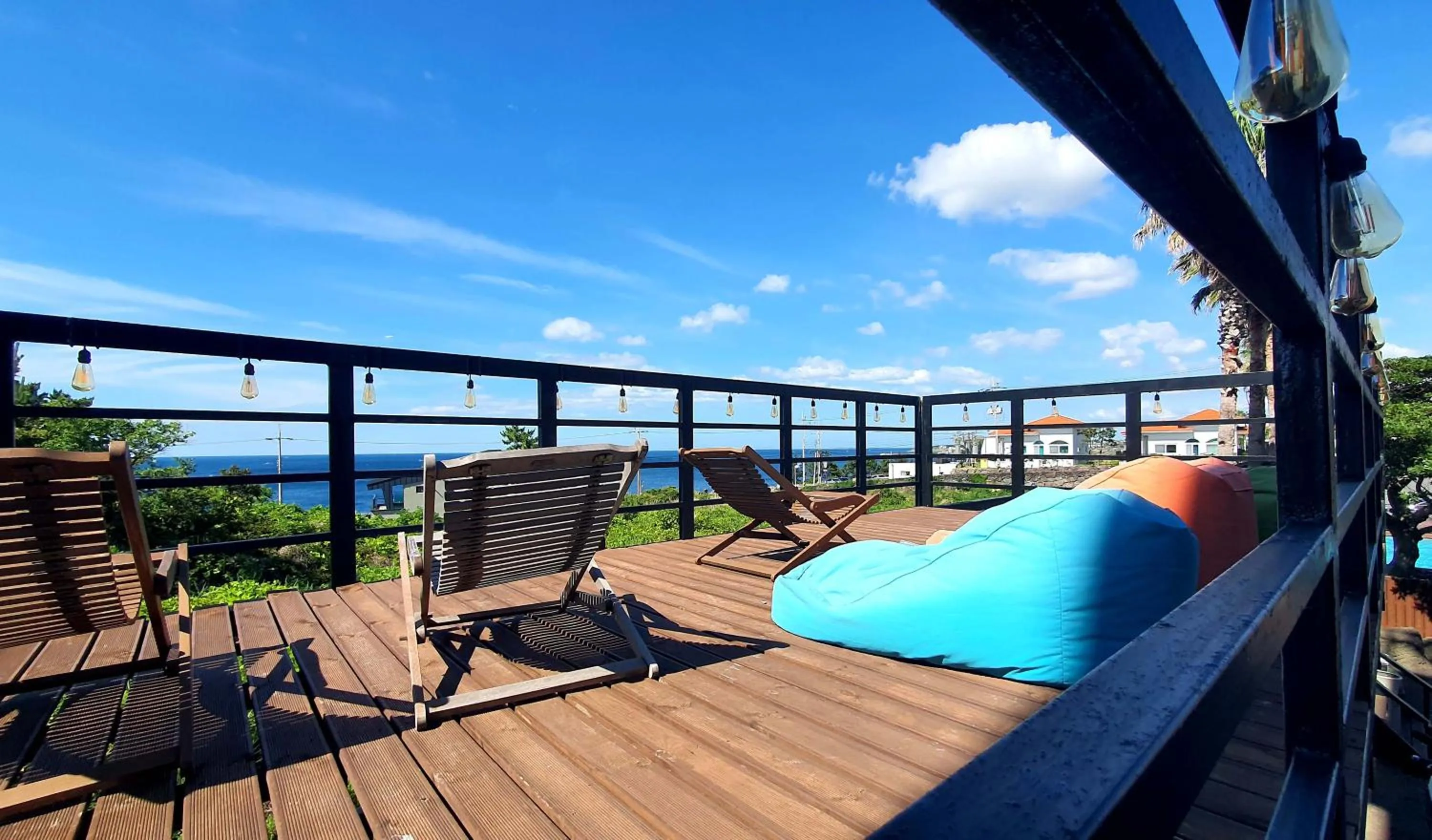 Swimming pool in Sea Cliff Hotel Jeju