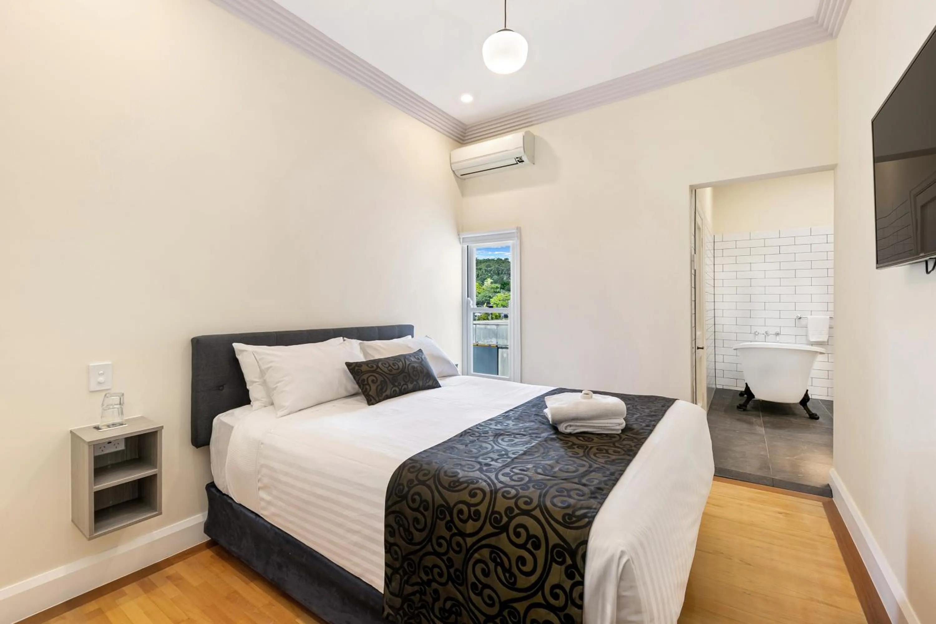 Bedroom, Bed in Canungra Hotel