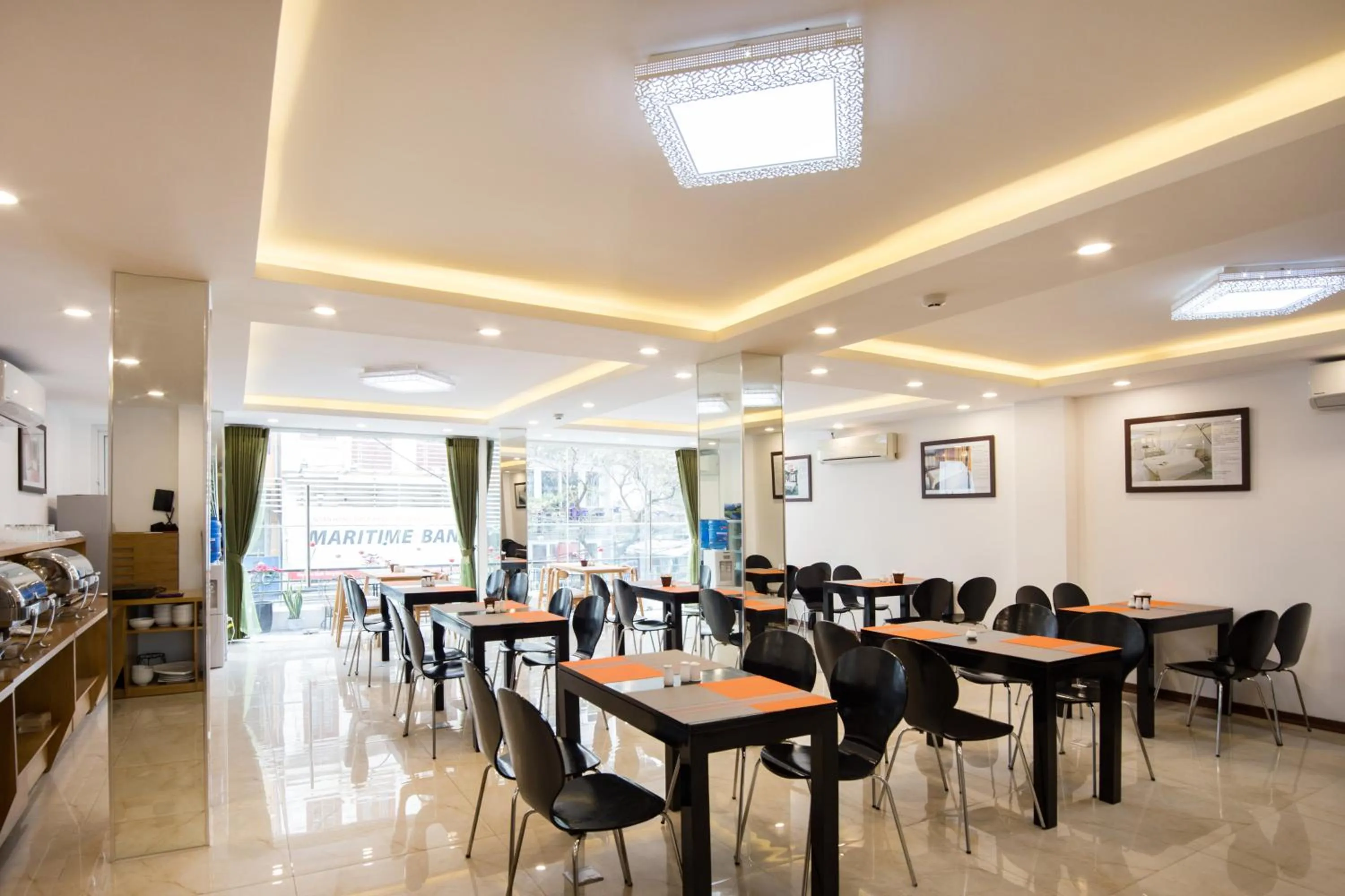 Restaurant/places to eat in Thang Long Espana Hotel